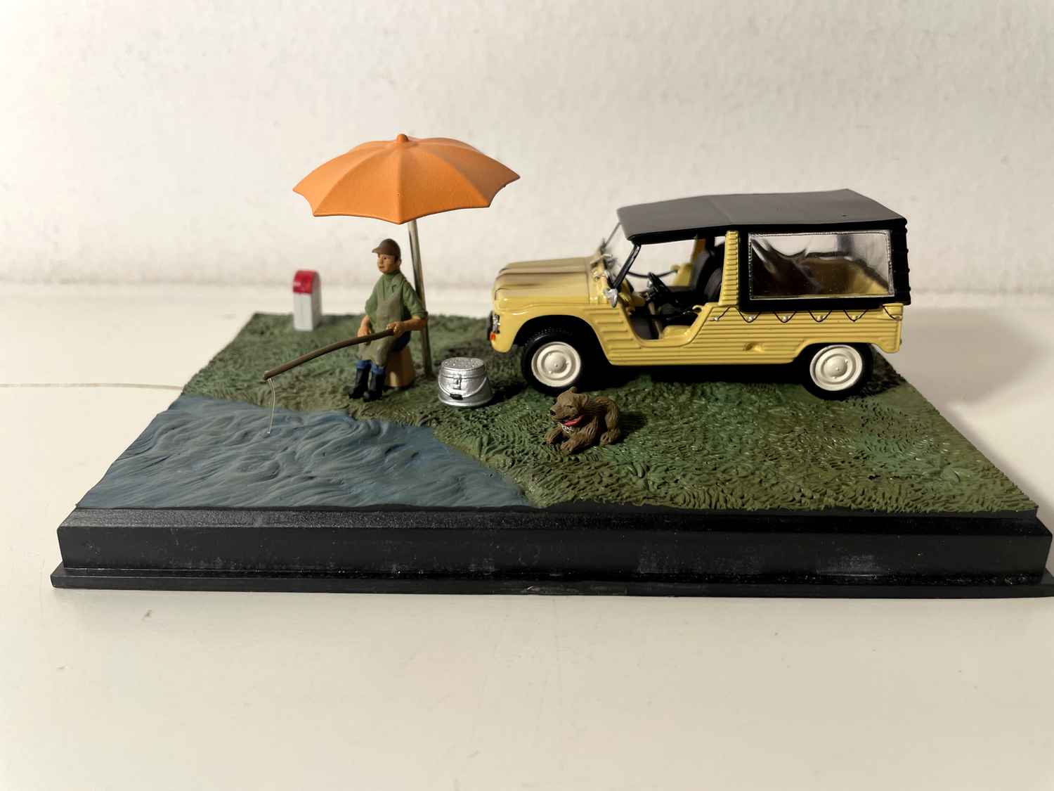Citroën Méhari beige mam Schwäizer - La Nationale 7 - d'blauen Strooss