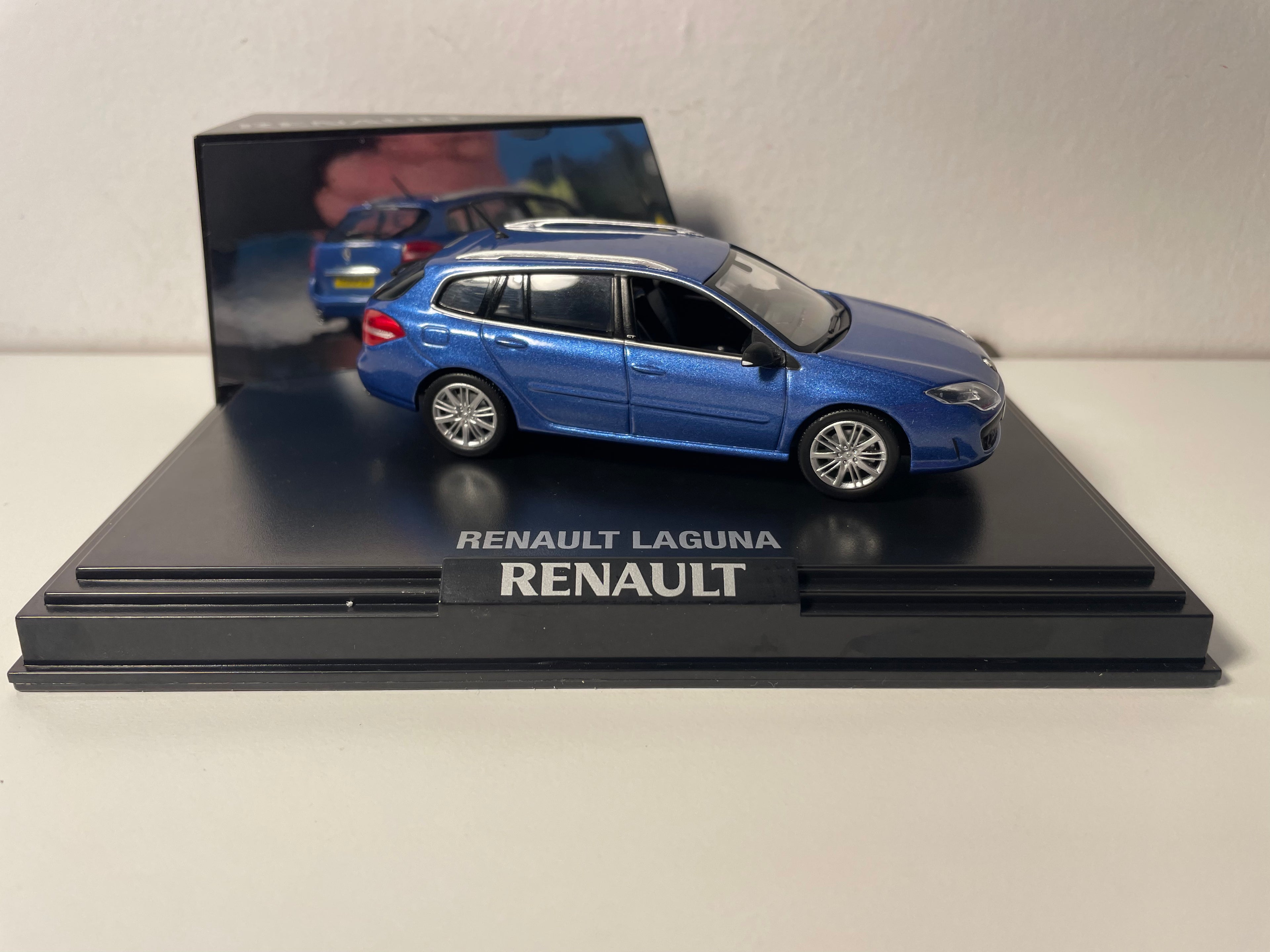 Renault Laguna bleue bleue (bleu malte) - NOREV - coffret boite rectangle (boite N°16)