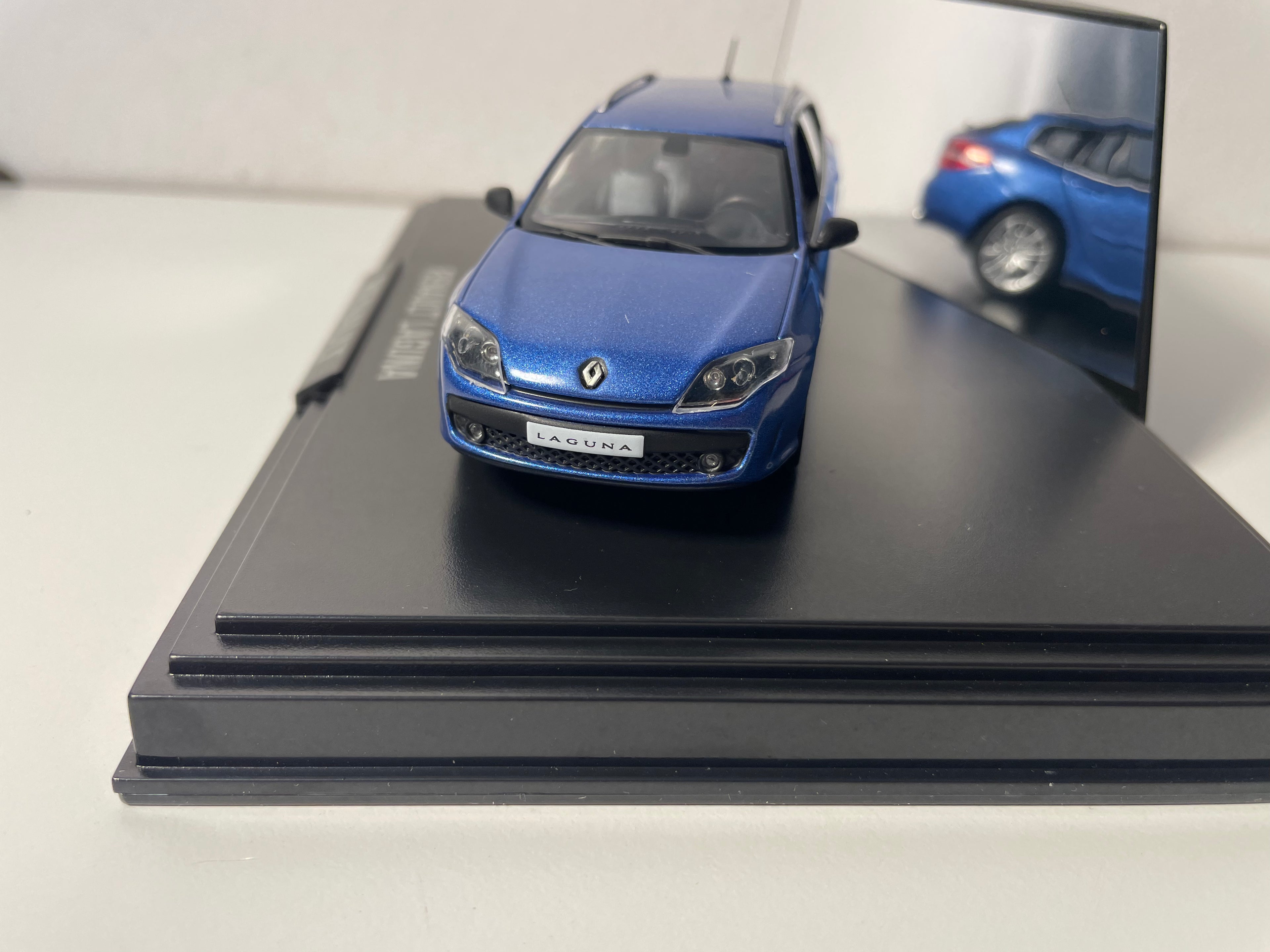 Renault Laguna bleue bleue (bleu malte) - NOREV - coffret boite rectangle (boite N°16)