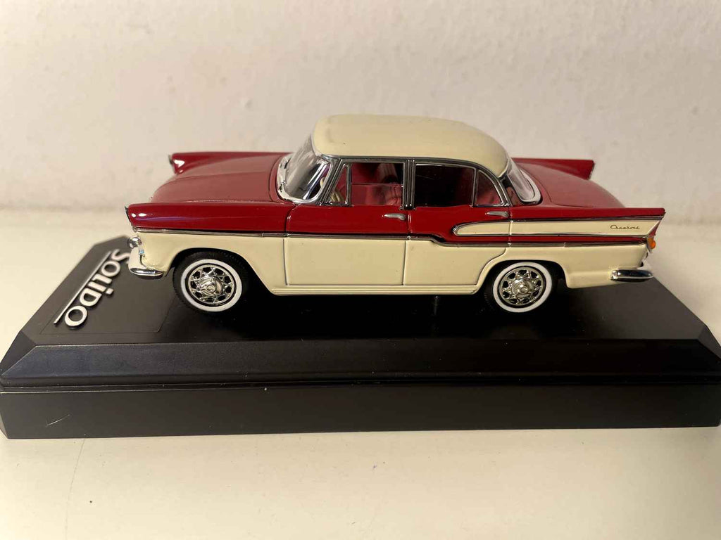 1958 Burgunder a Beige Simca Chambord (Solido Referenz 4561)