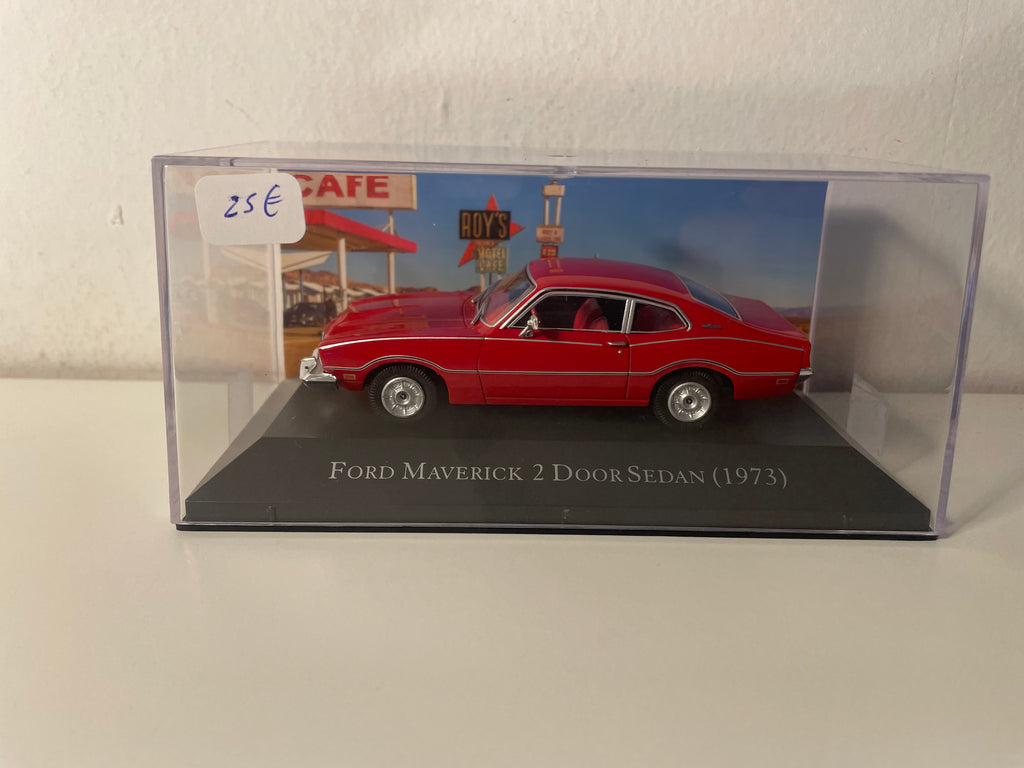 Ford Maverick Sedán de 2 Puertas rojo de 1973 (auto estadounidense)