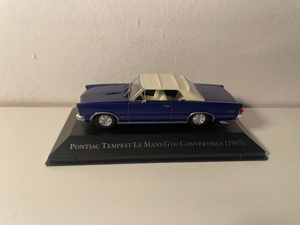 Pontiac Tempest Le Mans GTO Convertible azul de 1965 (coche americano)