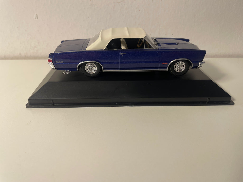 Pontiac Tempest Le Mans GTO Convertible azul de 1965 (coche americano)