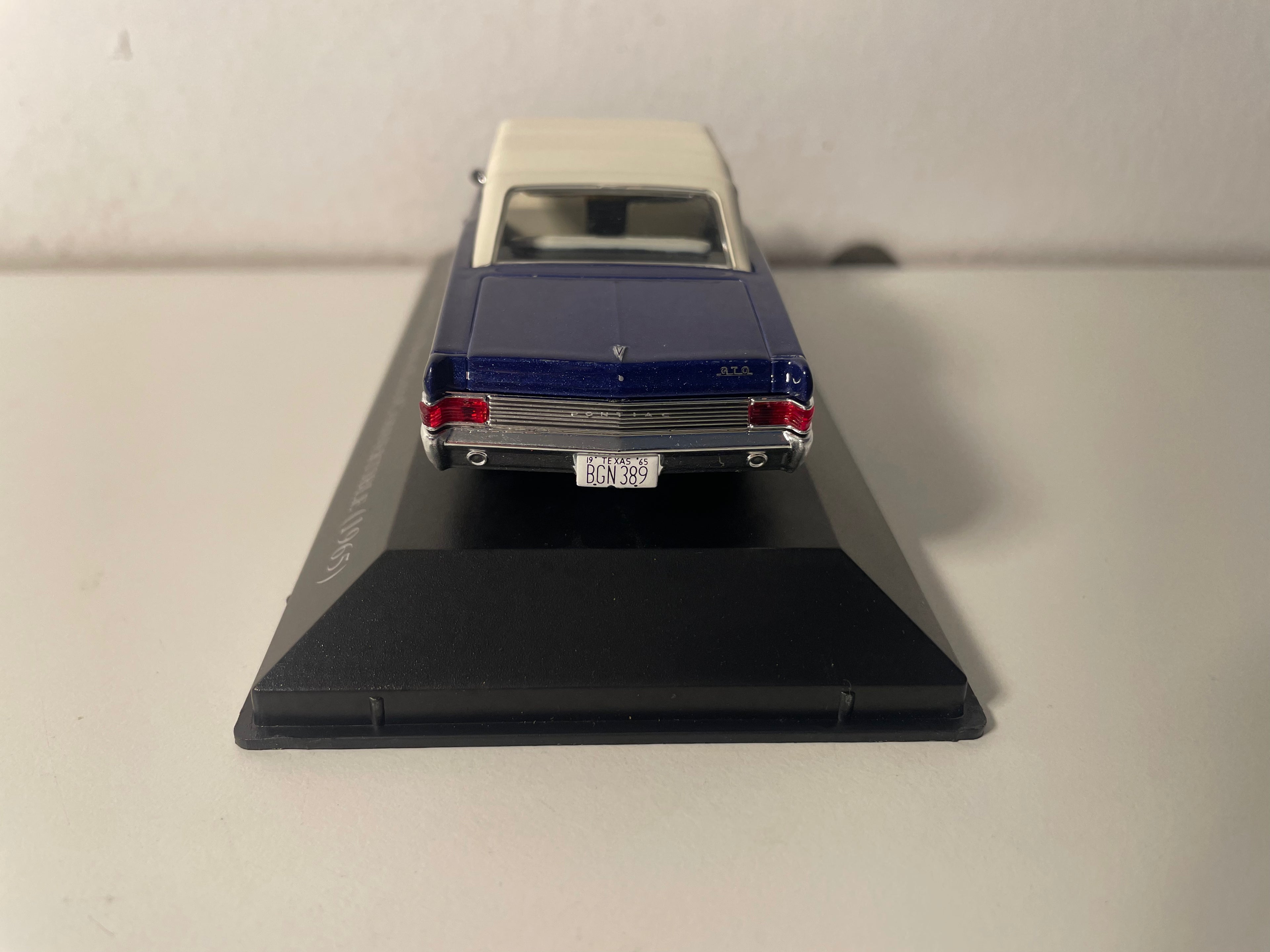 Pontiac Tempest Le Mans GTO Convertible azul de 1965 (coche americano)
