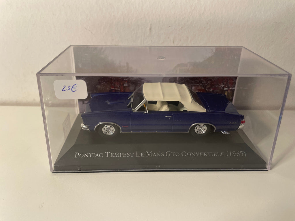 Pontiac Tempest Le Mans GTO Convertible azul de 1965 (coche americano)