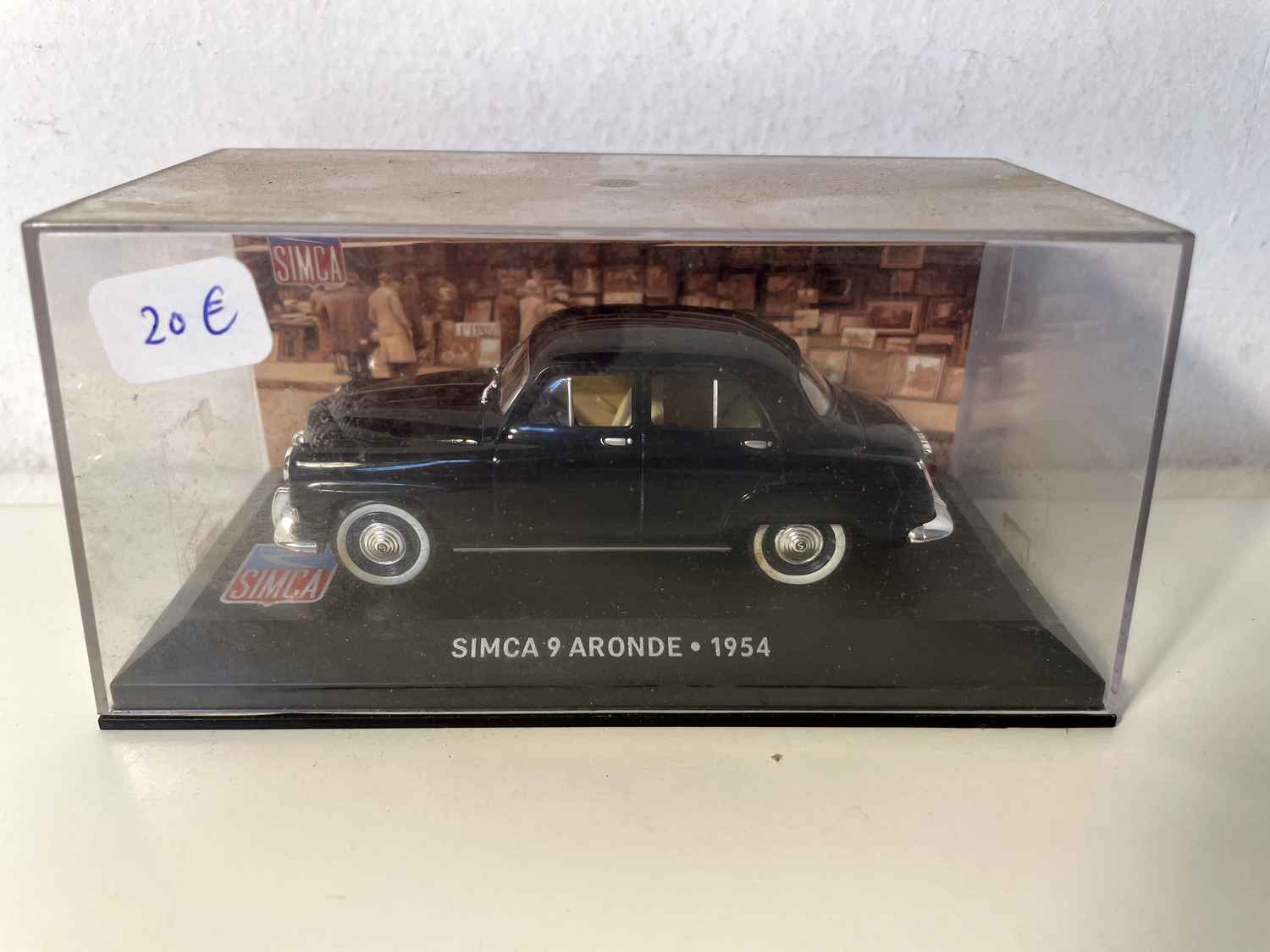 SIMCA 9 Aronde azul muy muy oscuro de 1954