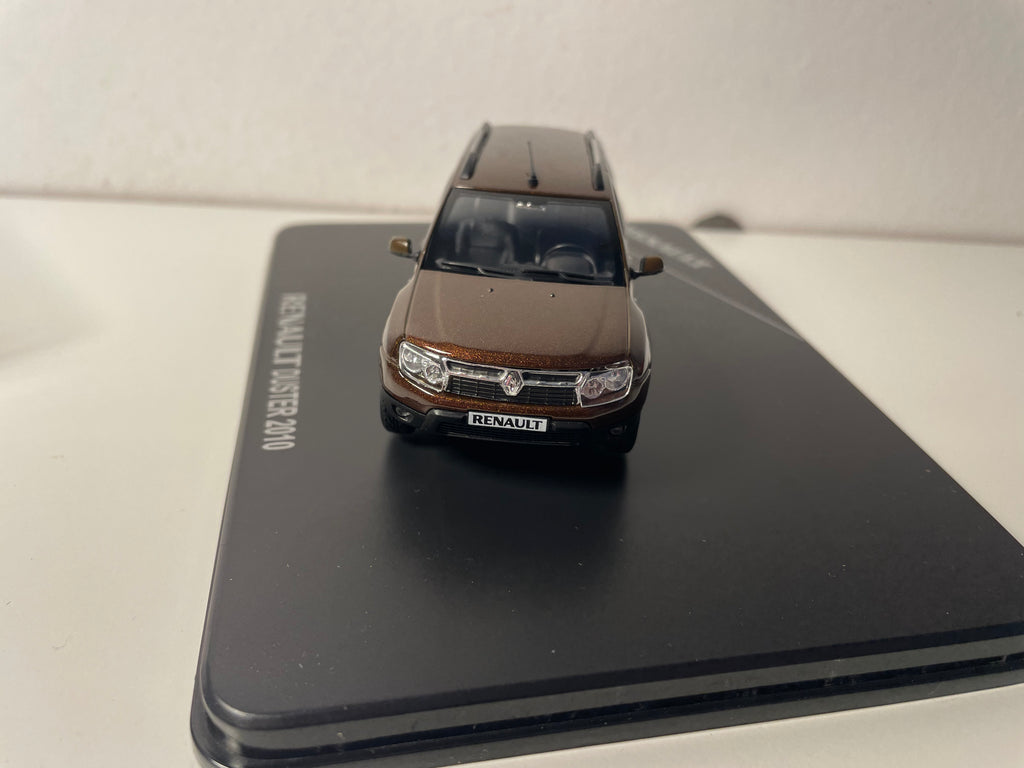 Renault Duster brązowy z 2010 roku - SOLIDO - zestaw w prostokątnej pudełku (pudełko nr 19)