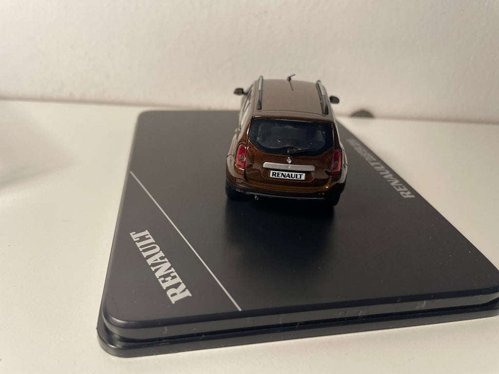 Renault Duster brązowy z 2010 roku - SOLIDO - zestaw w prostokątnej pudełku (pudełko nr 19)