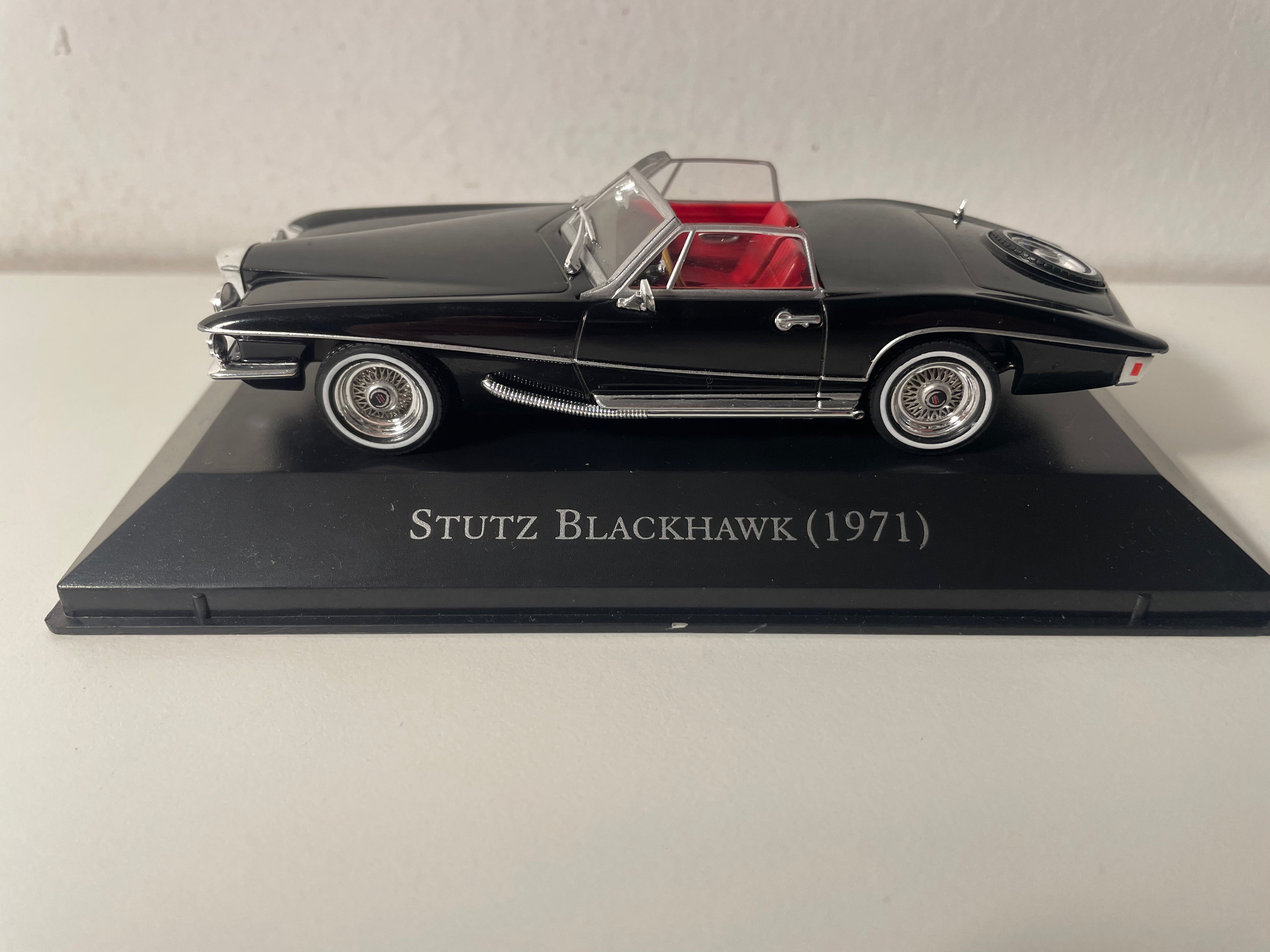 1971 Stutz Blackhawk Black (American Car)