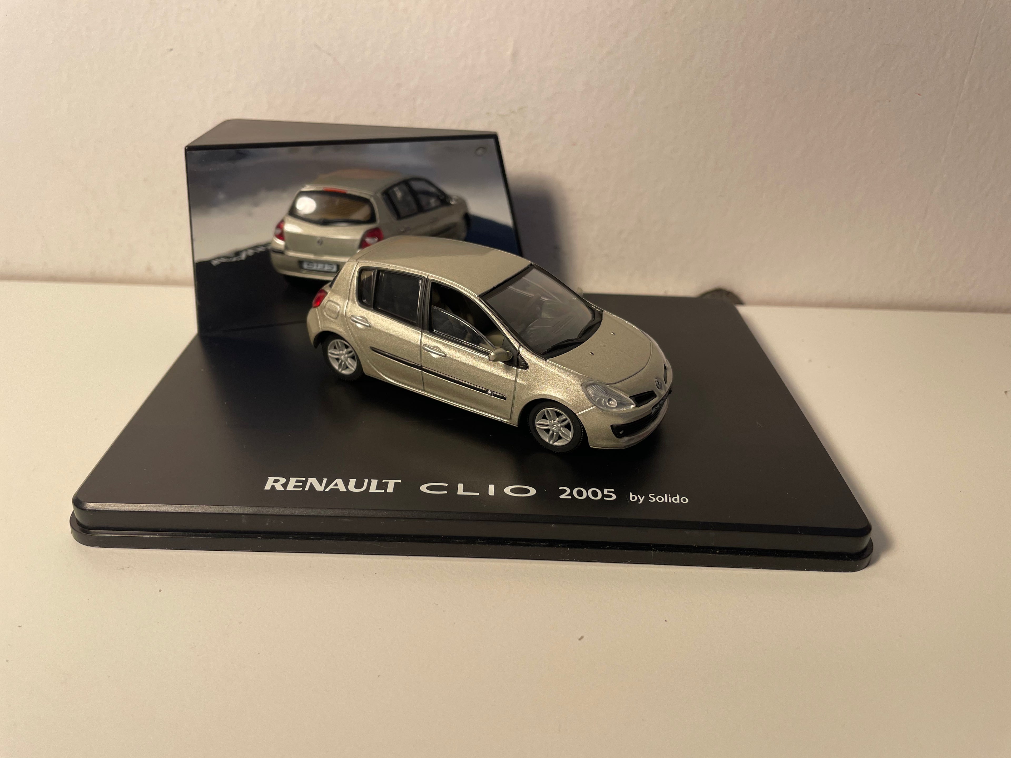 Renault Clio lichtbruin? van 2005 - SOLIDO - rechthoekige doos set (doos N°20)