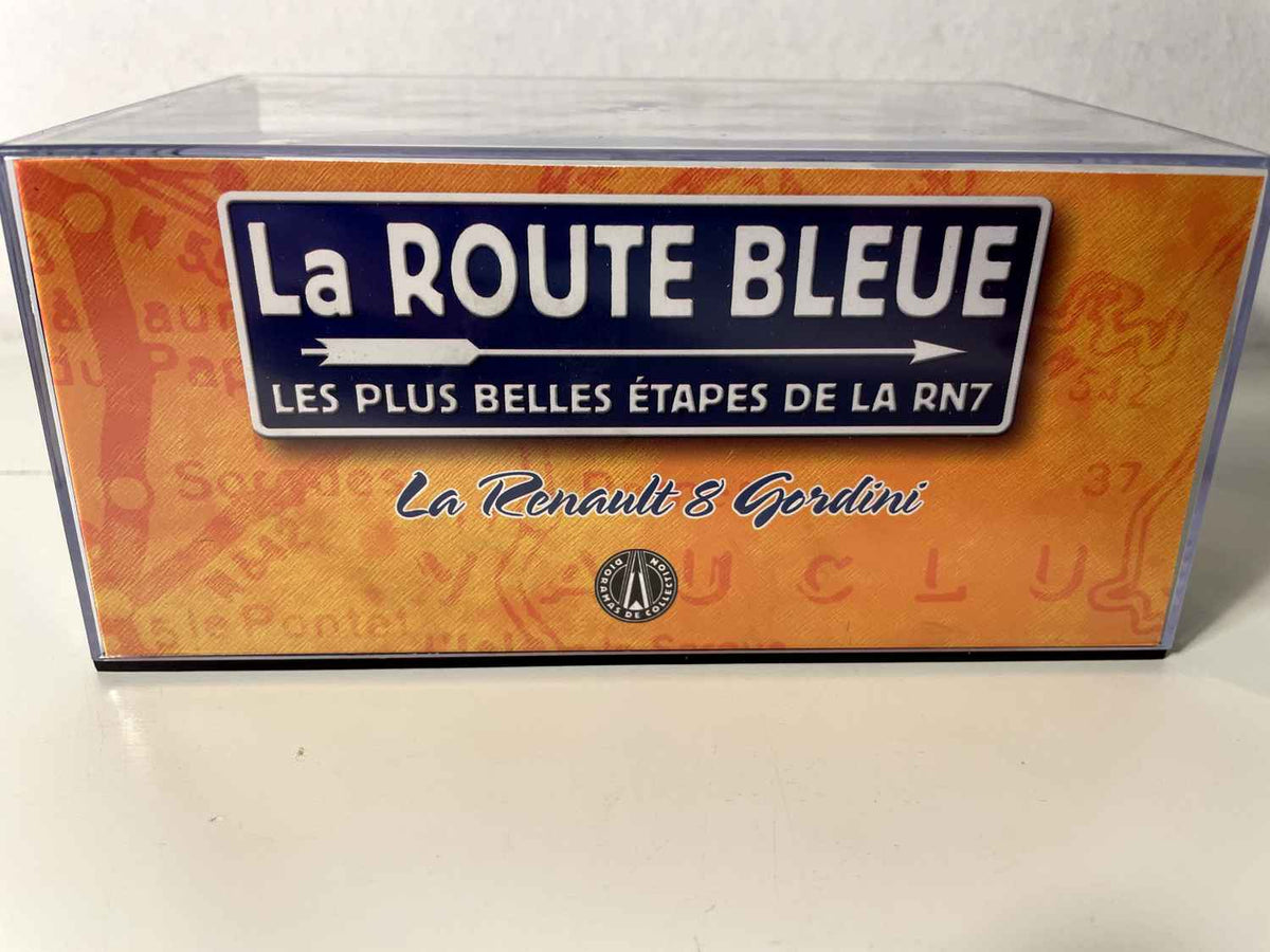 Renault 8 Gordini bleue avec le numéro 15 - La Nationale 7 - la route bleue
