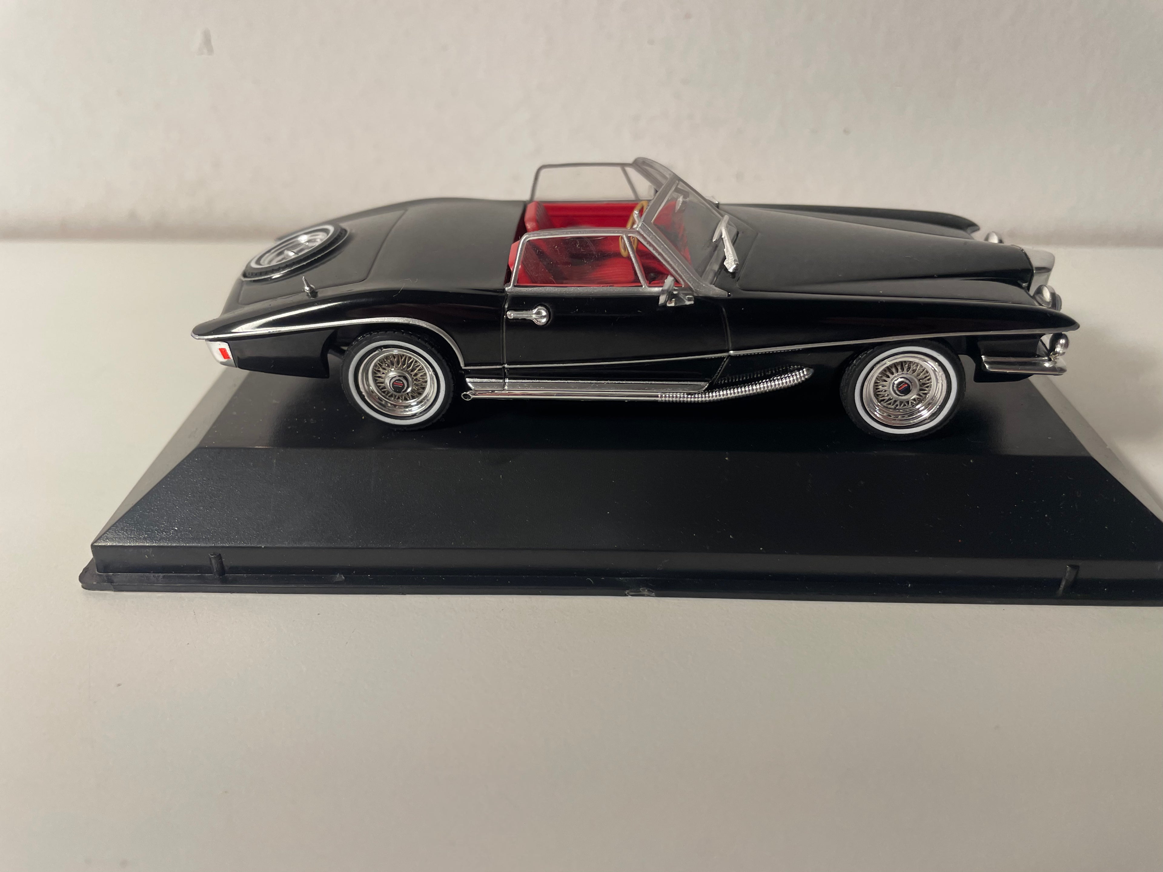 1971 Stutz Blackhawk Black (American Car)