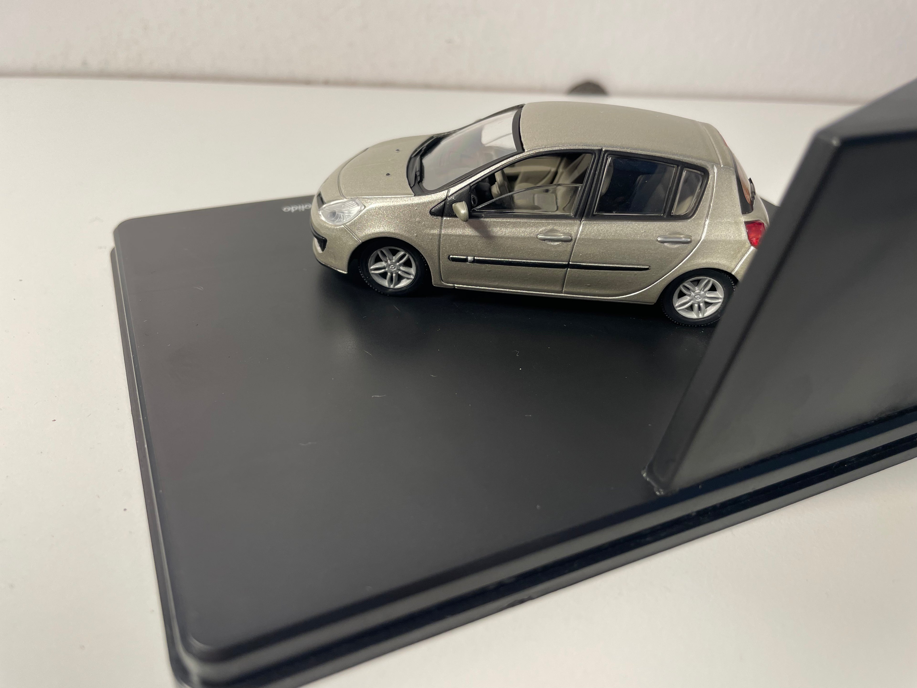 Renault Clio lichtbruin? van 2005 - SOLIDO - rechthoekige doos set (doos N°20)