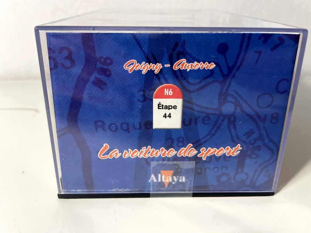 Renault 8 Gordini bleue avec le numéro 15 - La Nationale 7 - la route bleue