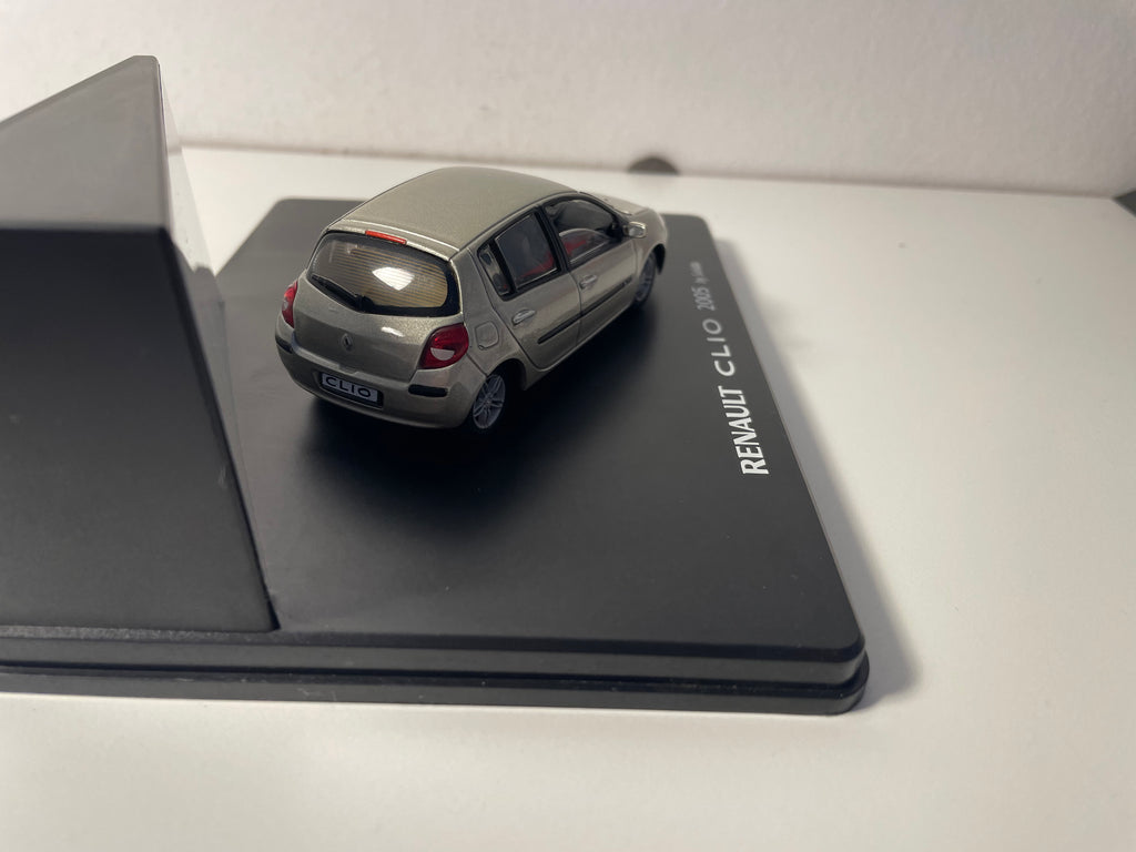 Renault Clio marron claire? de 2005 - SOLIDO - coffret boite rectangle (boite N°20)