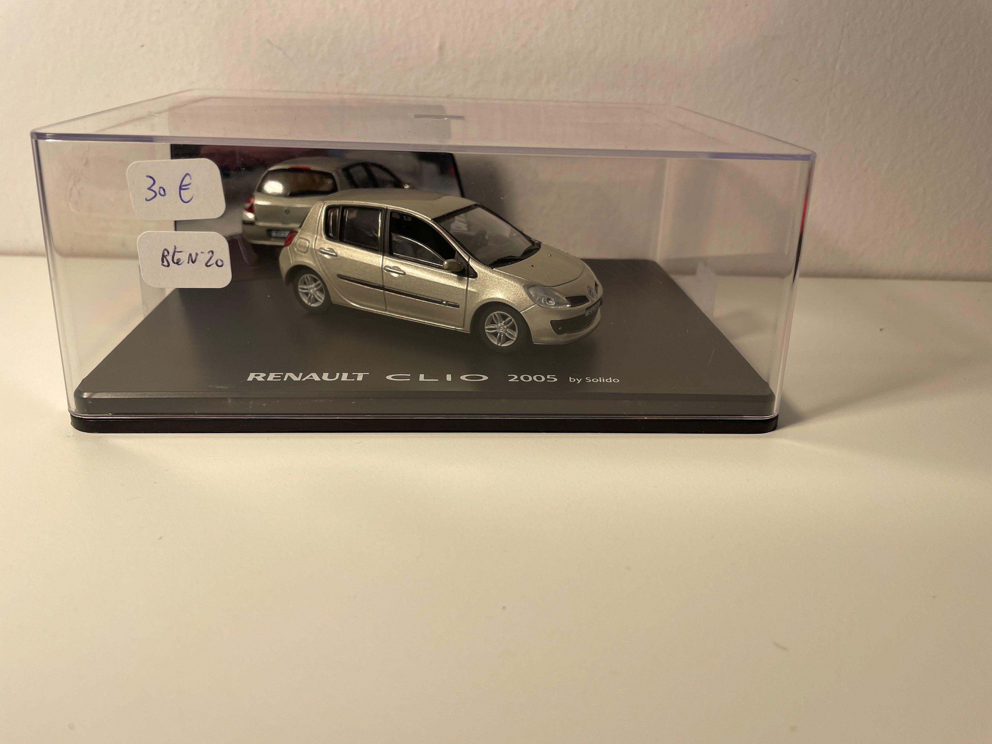 Renault Clio marron claire? de 2005 - SOLIDO - coffret boite rectangle (boite N°20)