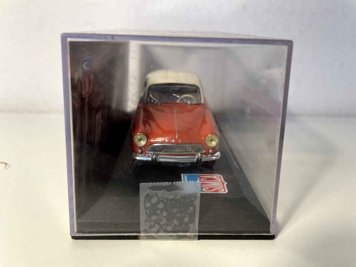 Dach SIMCA Aronde P60 Elysée czerwono-pomarańczowo-beżowy z 1960 roku