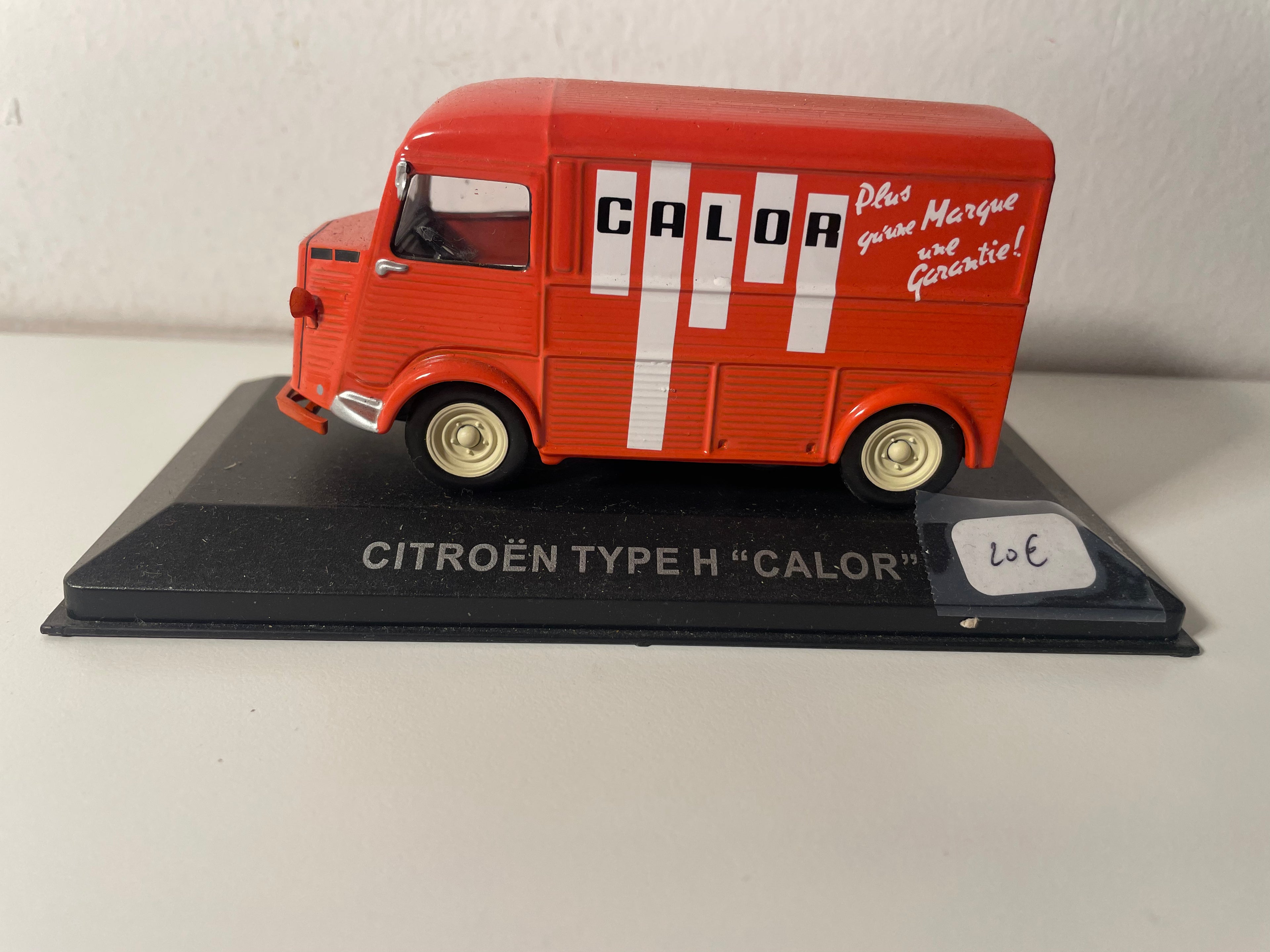 Citroën type H orange avec publicité CALOR (véhicule sans protection)