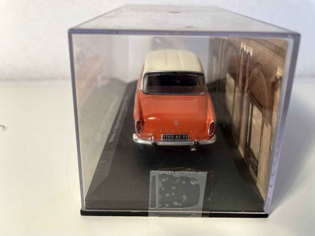 Dach SIMCA Aronde P60 Elysée czerwono-pomarańczowo-beżowy z 1960 roku