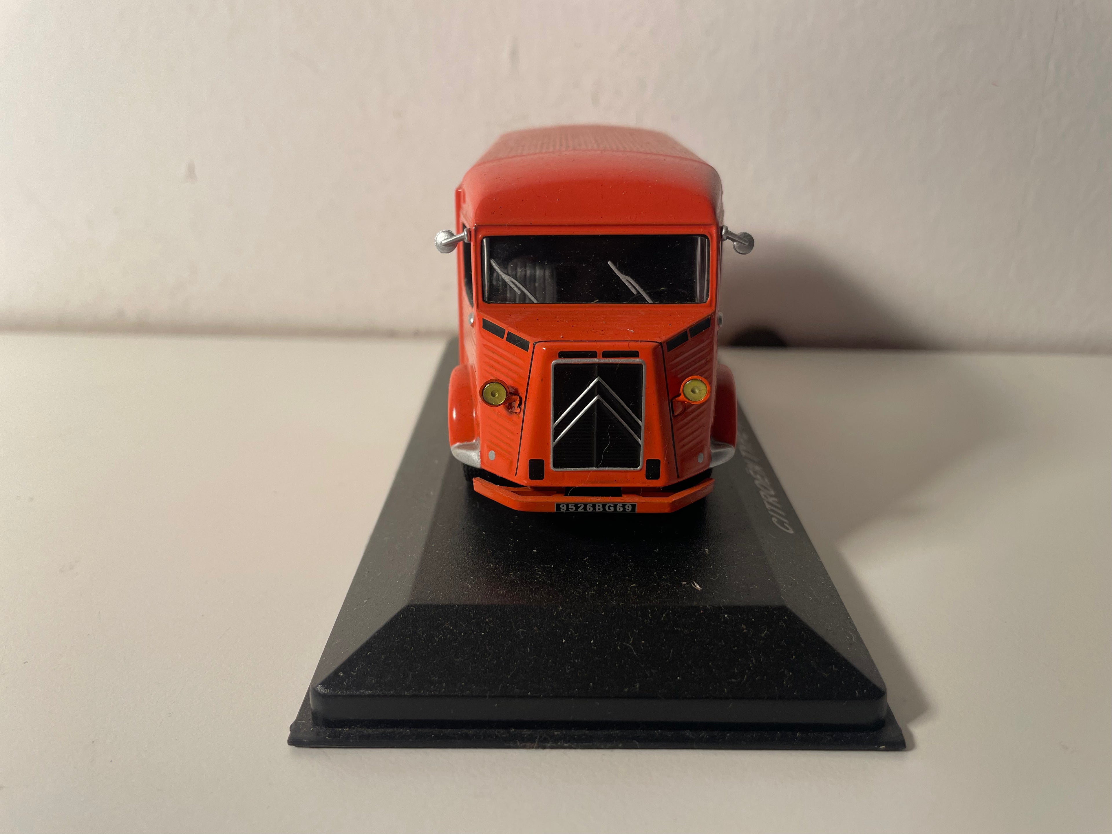 Citroën type H orange avec publicité CALOR (véhicule sans protection)