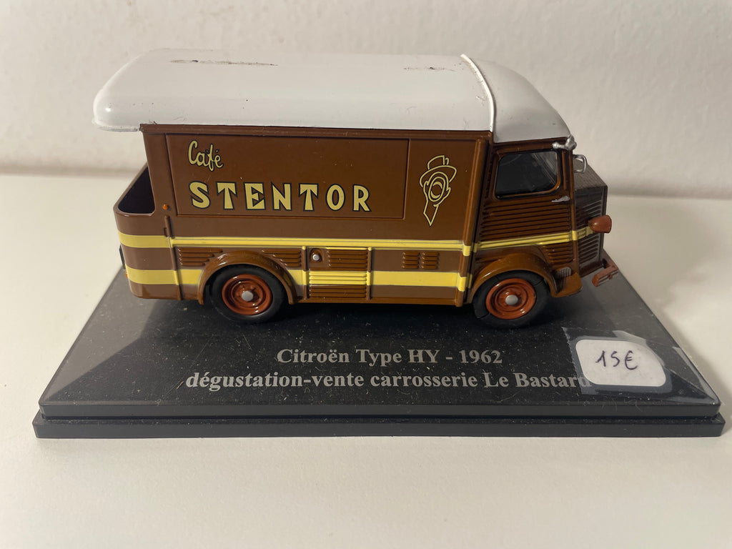 Citroën tipo HY castanho com teto branco de 1962 com publicidade para café STENTOR (veículo sem proteção)