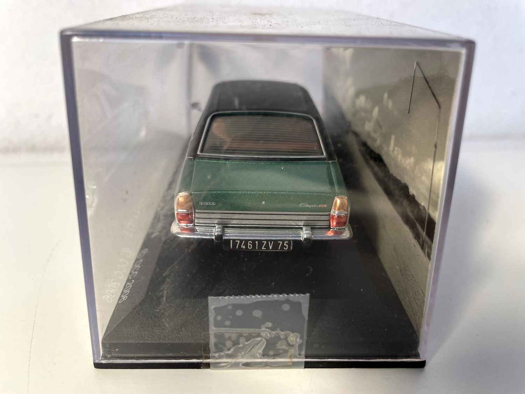 SIMCA Chrysler 2 litres verte et toit noir de 1974