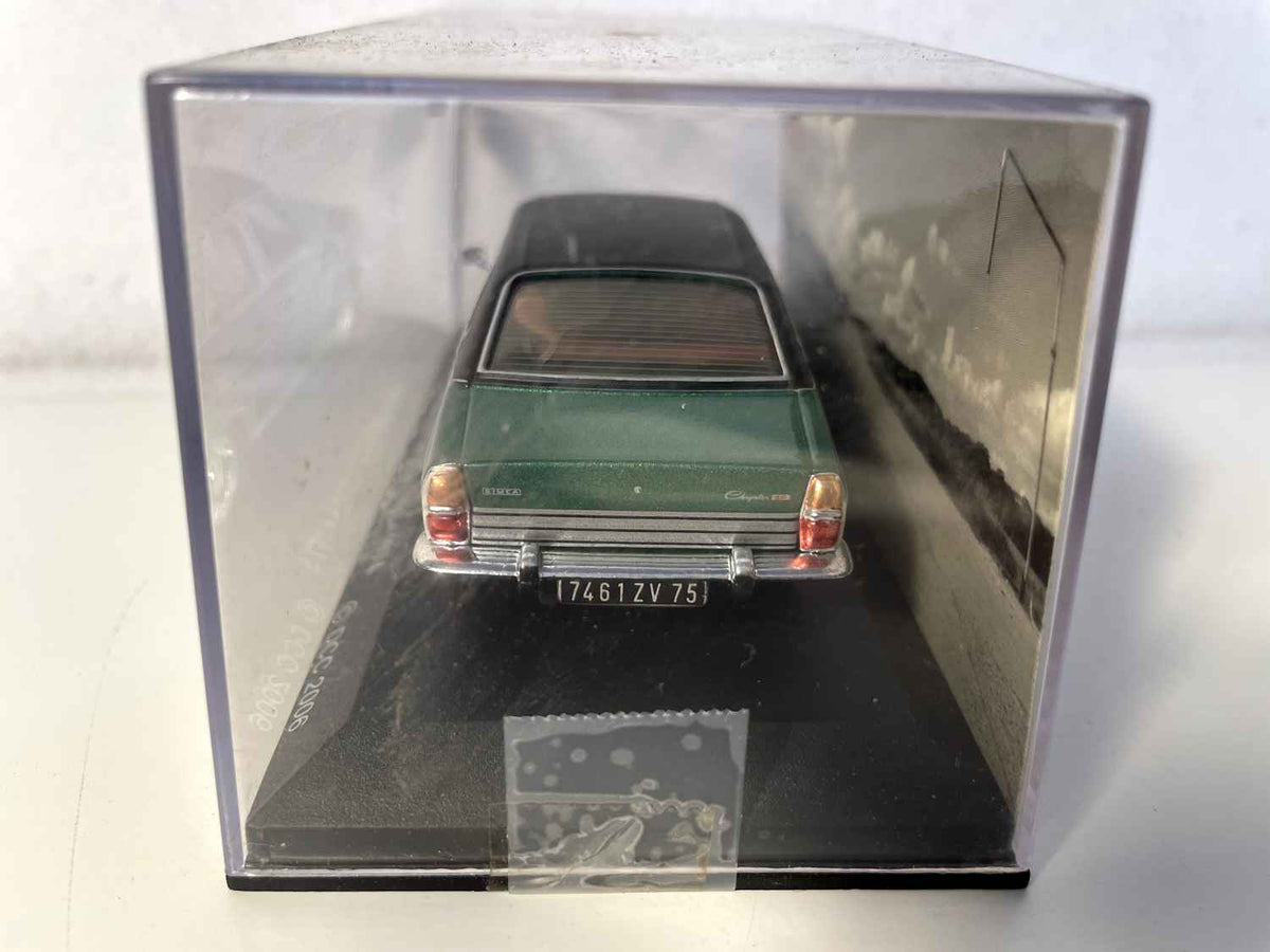 SIMCA Chrysler 2 litres verte et toit noir de 1974