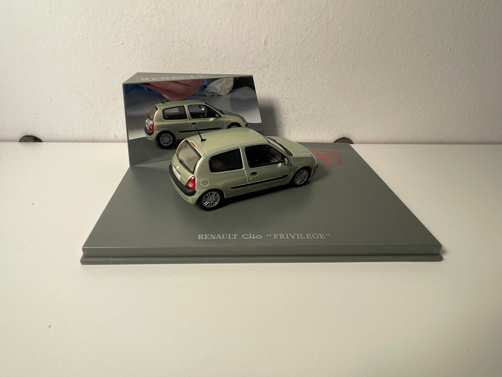 Renault Clio Privilège Green - UNIVERSAL HOBBIES - Rectangular Box Set (Box No. 21)