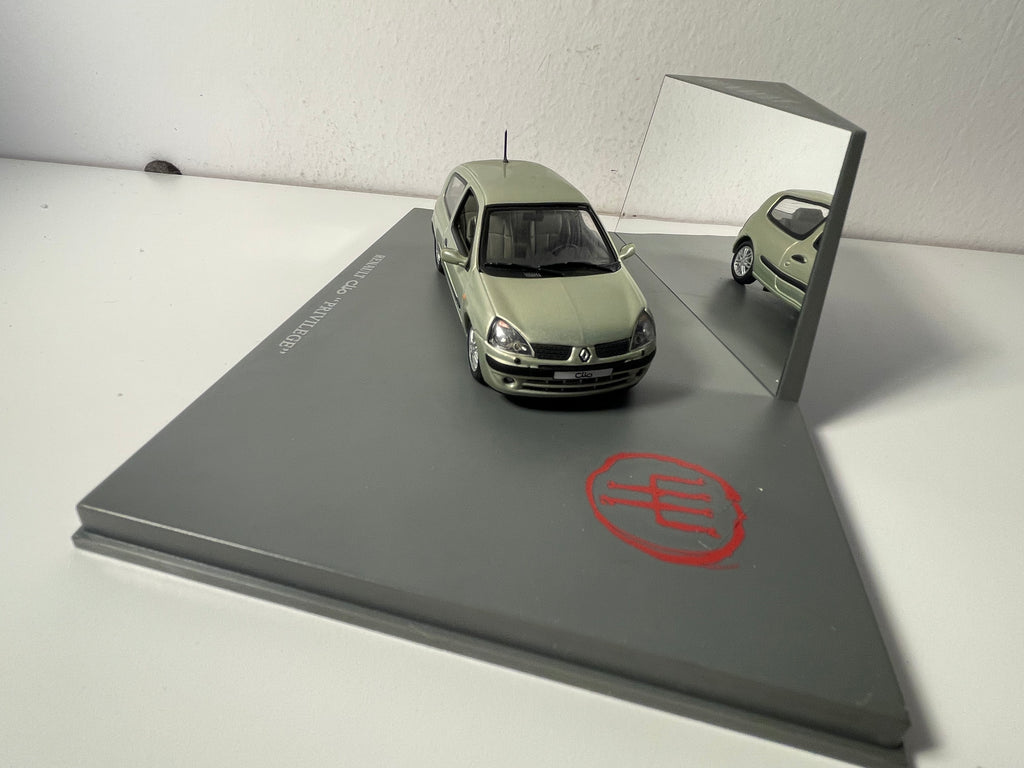 Renault Clio Privilège Green - UNIVERSAL HOBBIES - Rectangular Box Set (Box No. 21)