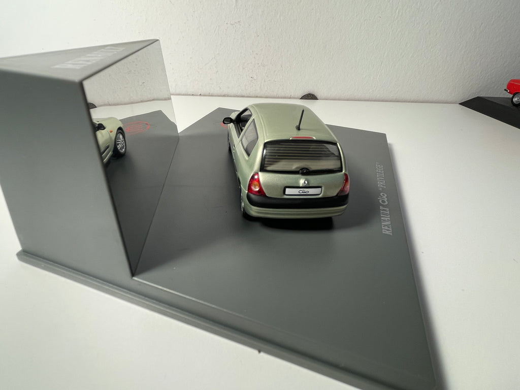 Renault Clio Privilège Green - UNIVERSAL HOBBIES - Rectangular Box Set (Box No. 21)
