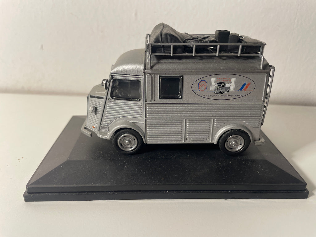 Citroën type H gris avec galerie - Les amis du type H (véhicule sans protection)