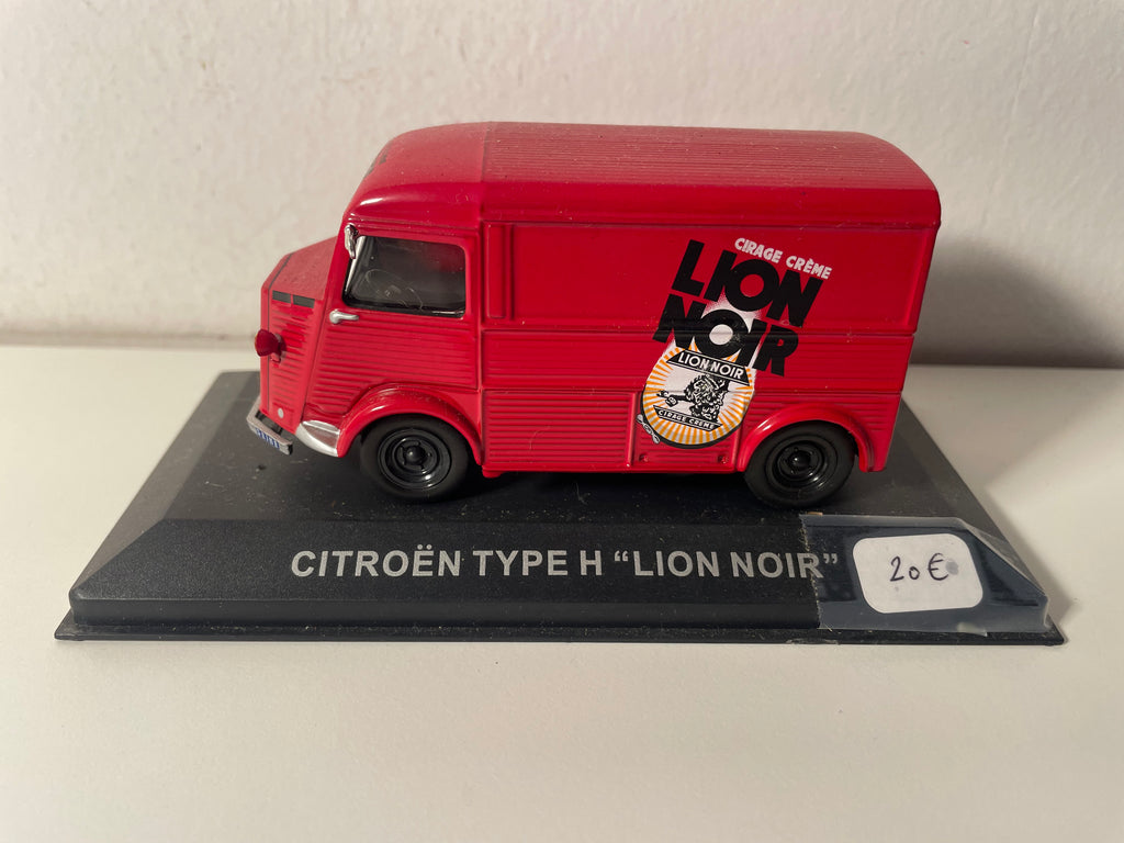 Citroën tipo H vermelho com publicidade LION NOIR (veículo sem proteção)
