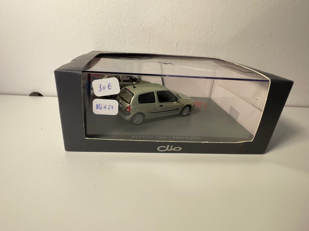 Renault Clio Privilège Green - UNIVERSAL HOBBIES - Rectangular Box Set (Box No. 21)