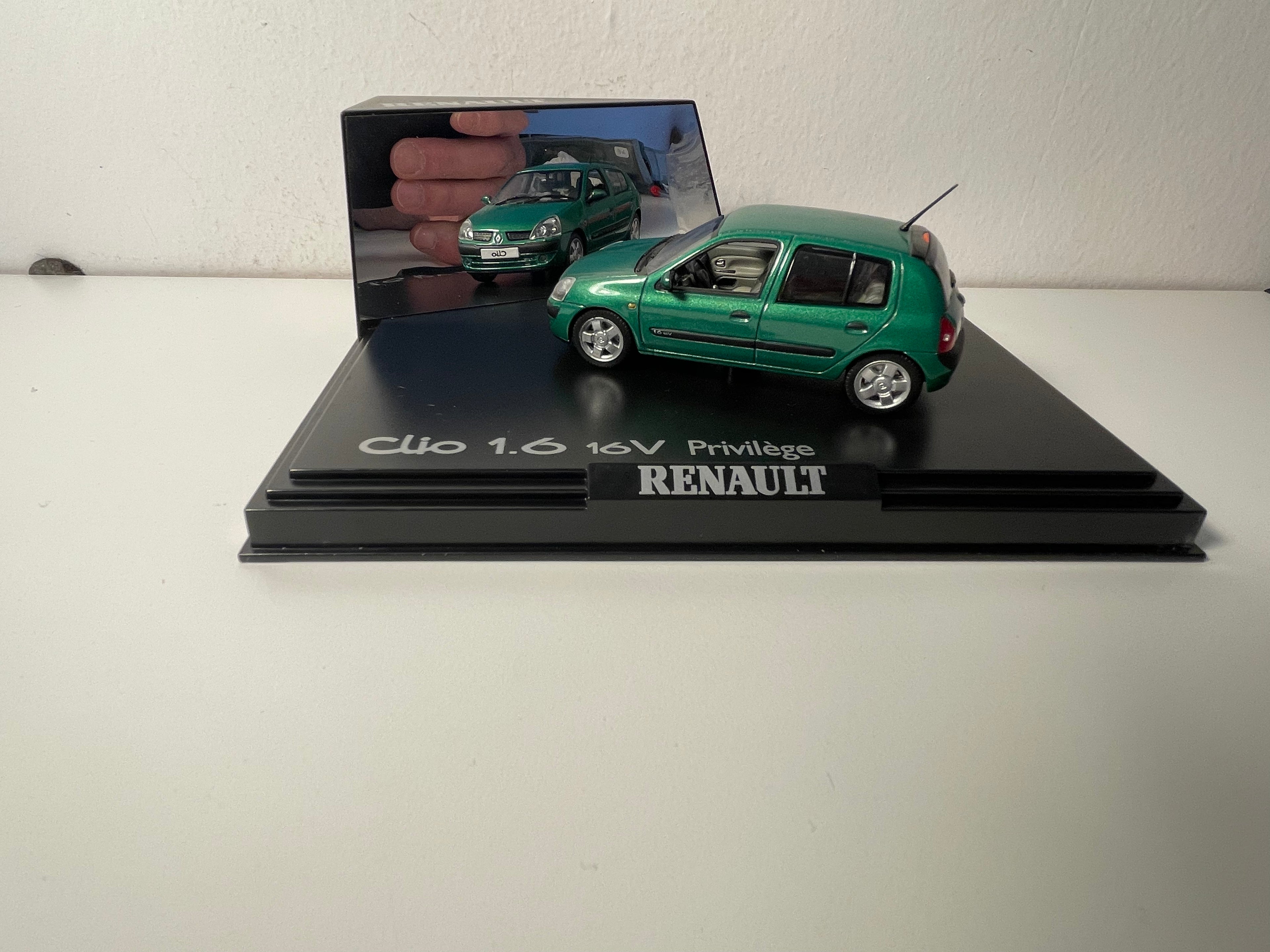 Renault Clio 1.6 16V Privilège zielona - NOREV - pudełko prostokątne (pudełko nr 22)