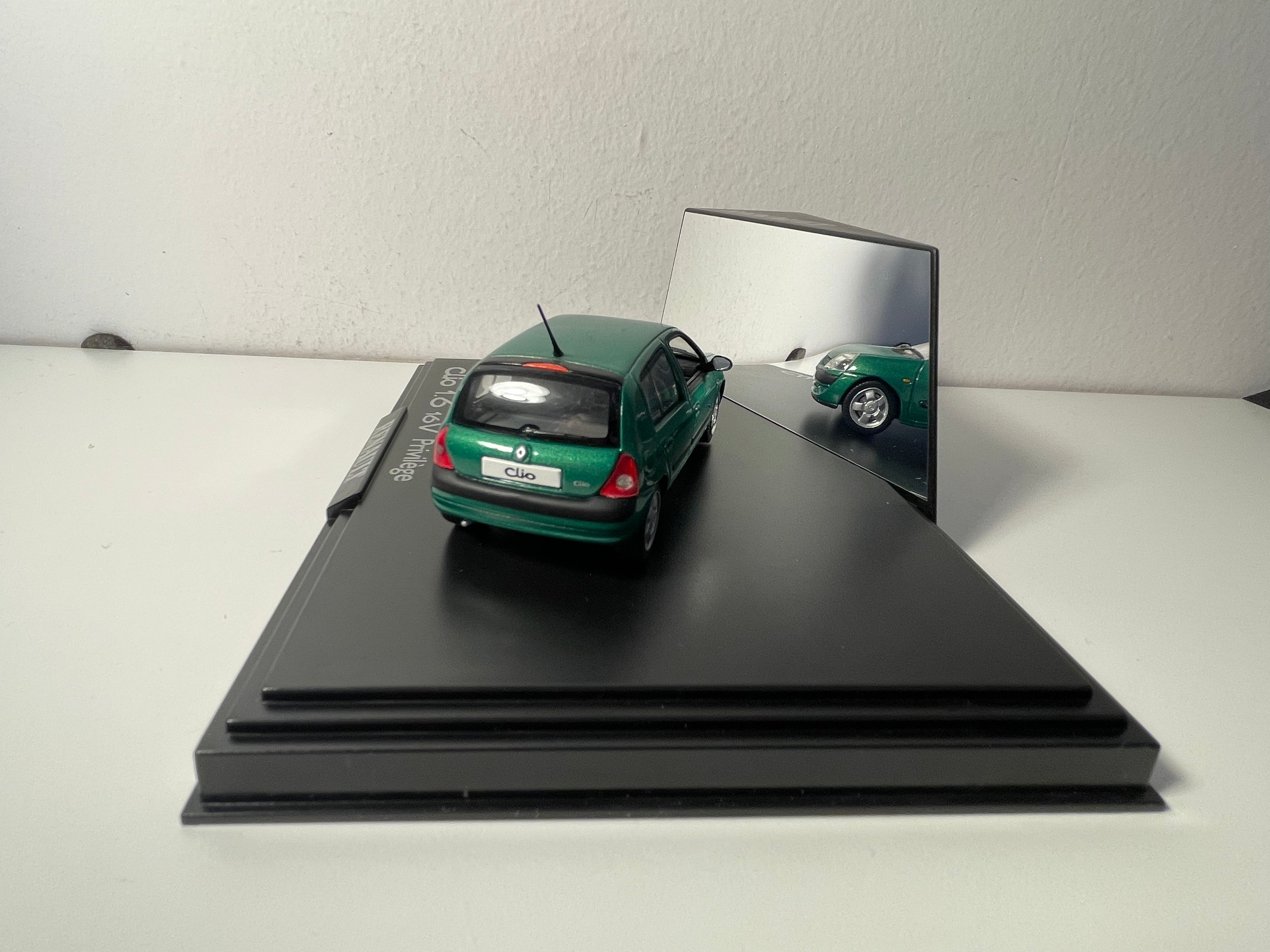 Renault Clio 1.6 16V Privilège zielona - NOREV - pudełko prostokątne (pudełko nr 22)