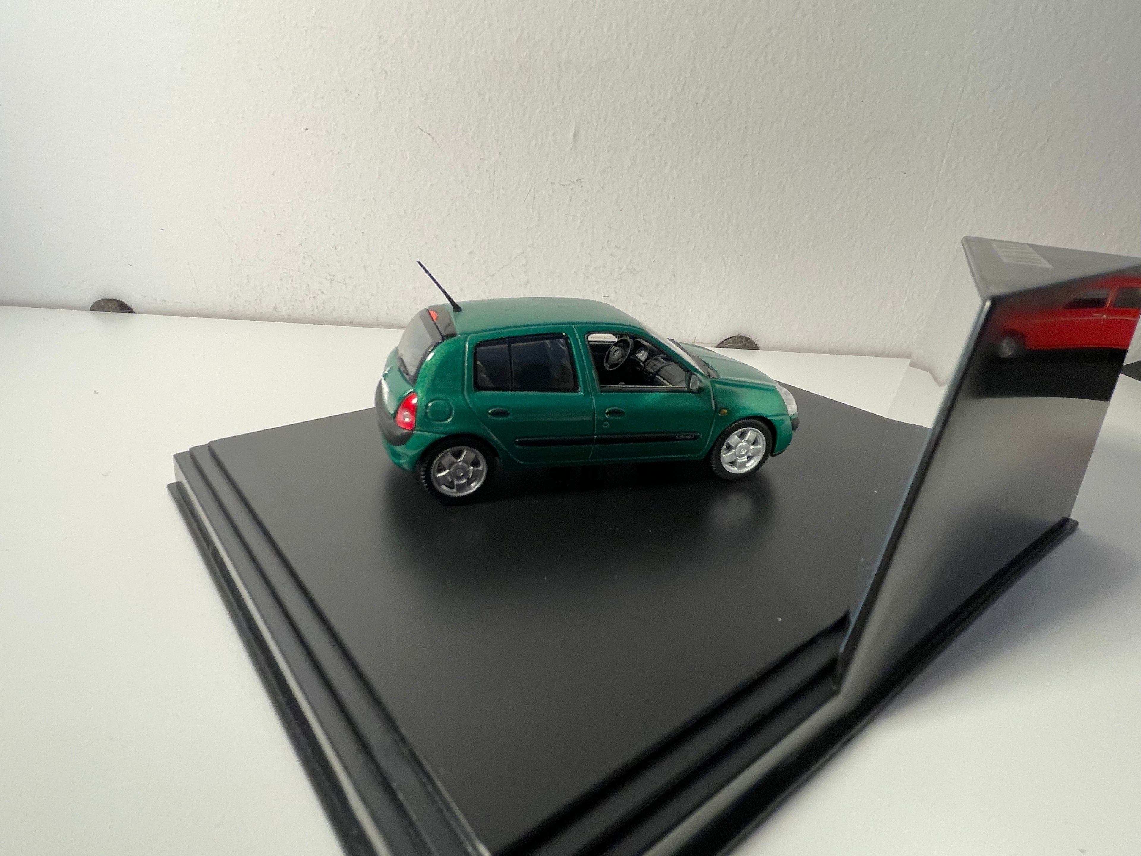 Renault Clio 1.6 16V Privilège zielona - NOREV - pudełko prostokątne (pudełko nr 22)