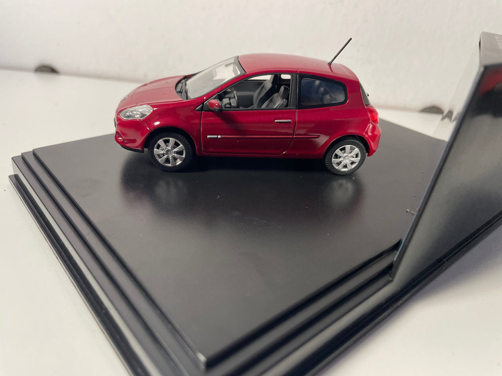 Dunkelrote Renault Clio (Rot Dyna) - NOREV - Rechteckiges Boxset (Box Nr. 23)