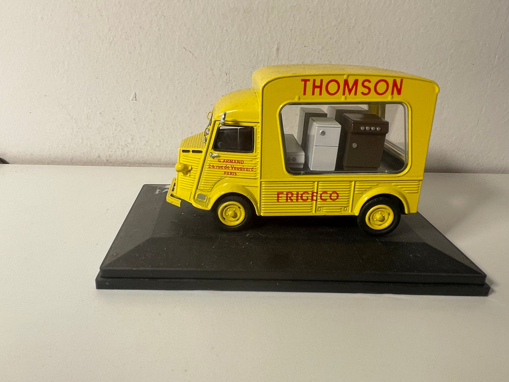 Citroën tipo HZ giallo del 1959 con pubblicità THOMSON - FRIGECO (veicolo senza protezione)