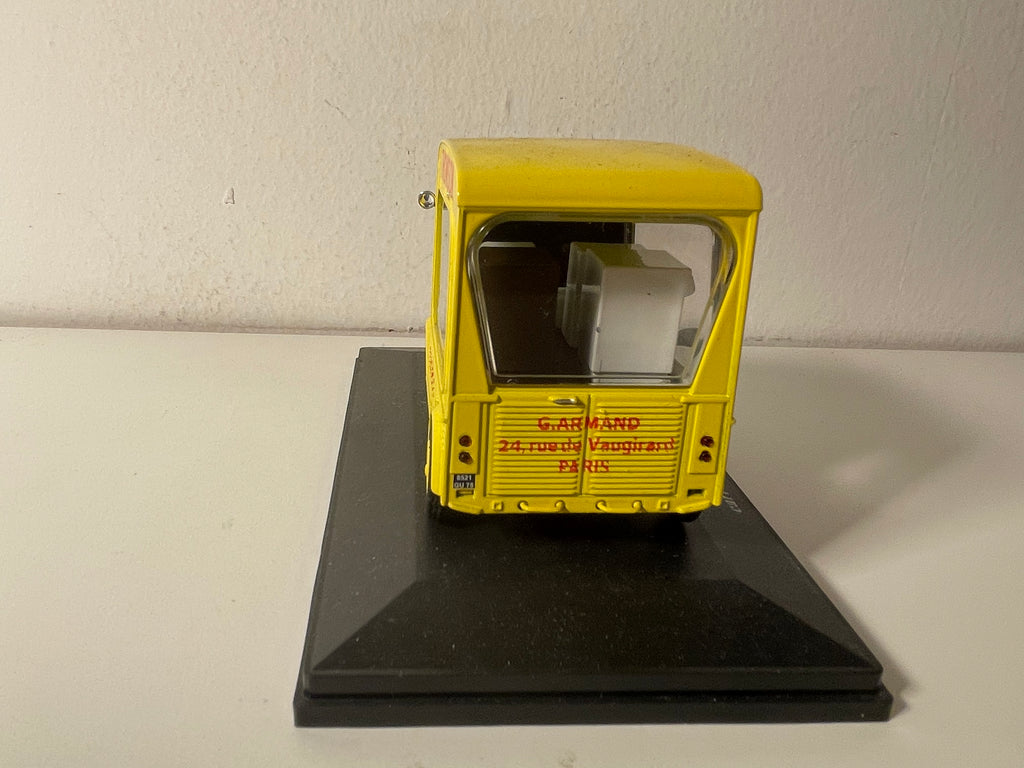 Citroën tipo HZ giallo del 1959 con pubblicità THOMSON - FRIGECO (veicolo senza protezione)