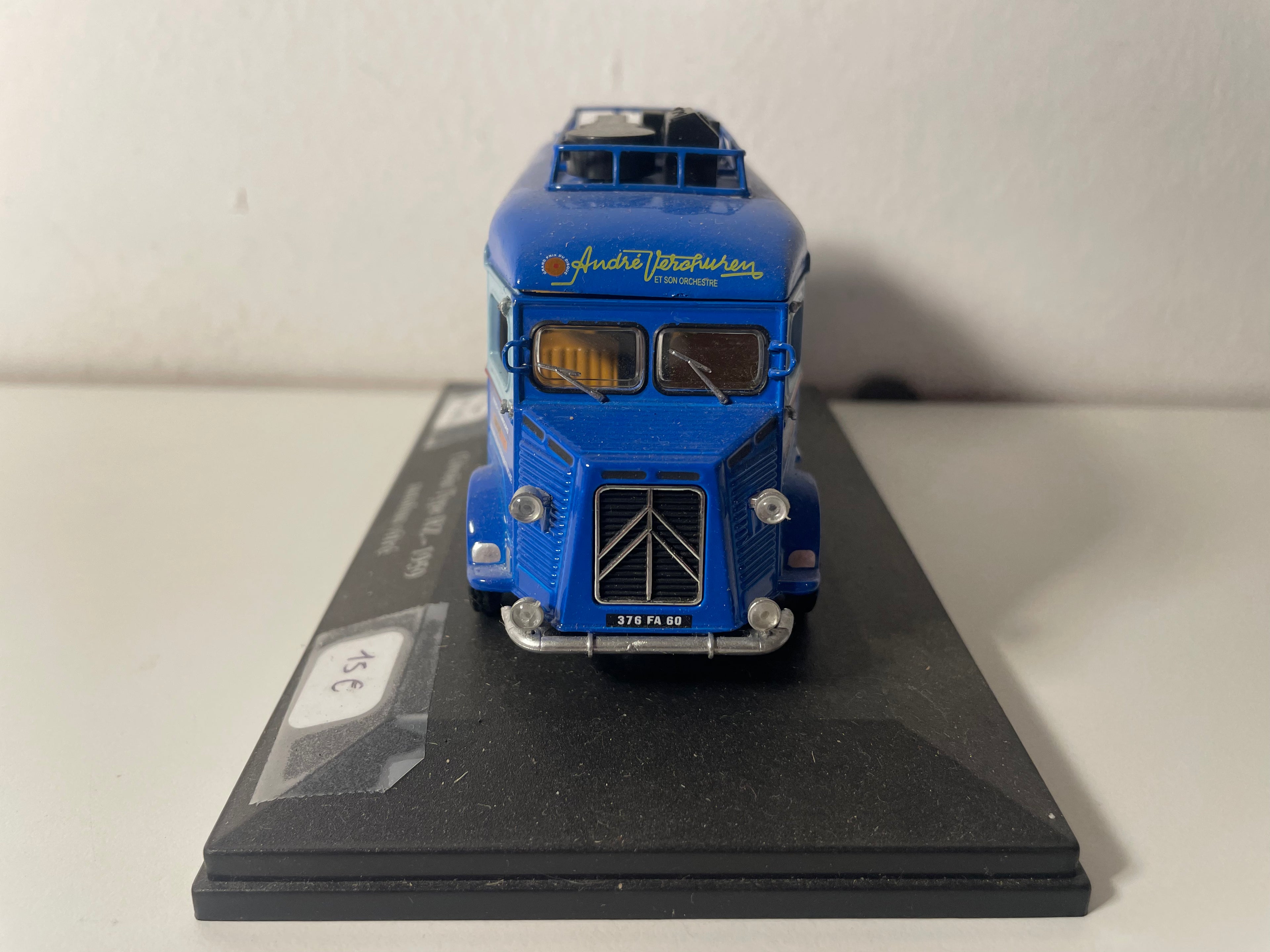 Citroën tipo HZ azul de 1959 - autobús acristalado de André Verchuren (vehículo sin protección y faltan los 2 espejos)