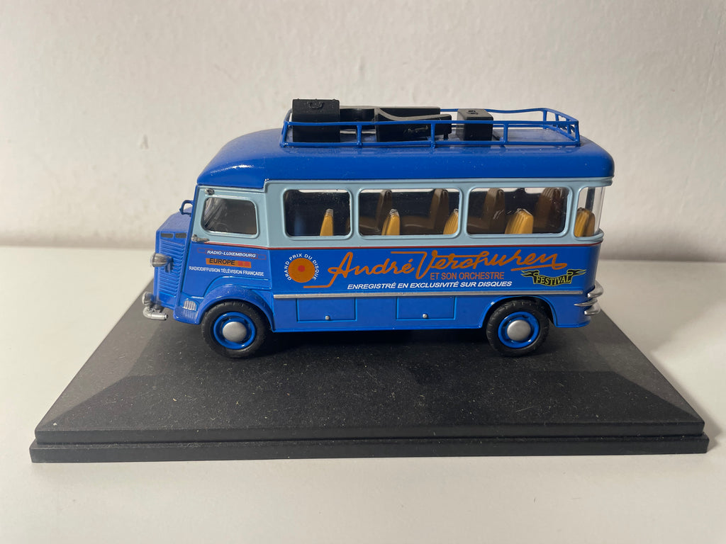 Citroën tipo HZ azul de 1959 - autobús acristalado de André Verchuren (vehículo sin protección y faltan los 2 espejos)