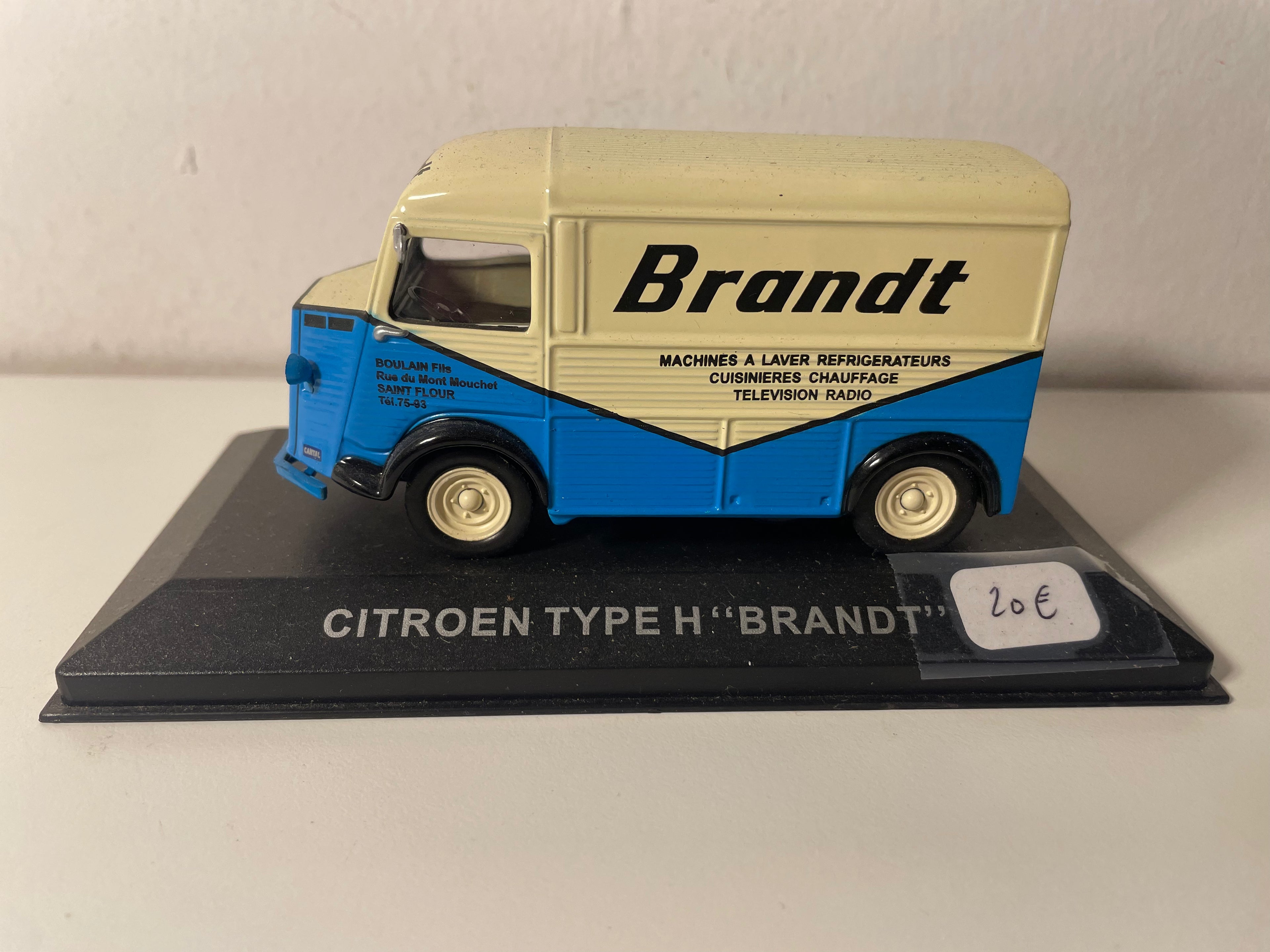 Citroën type H bleu et beige avec publicité BRANDT (véhicule sans protection)