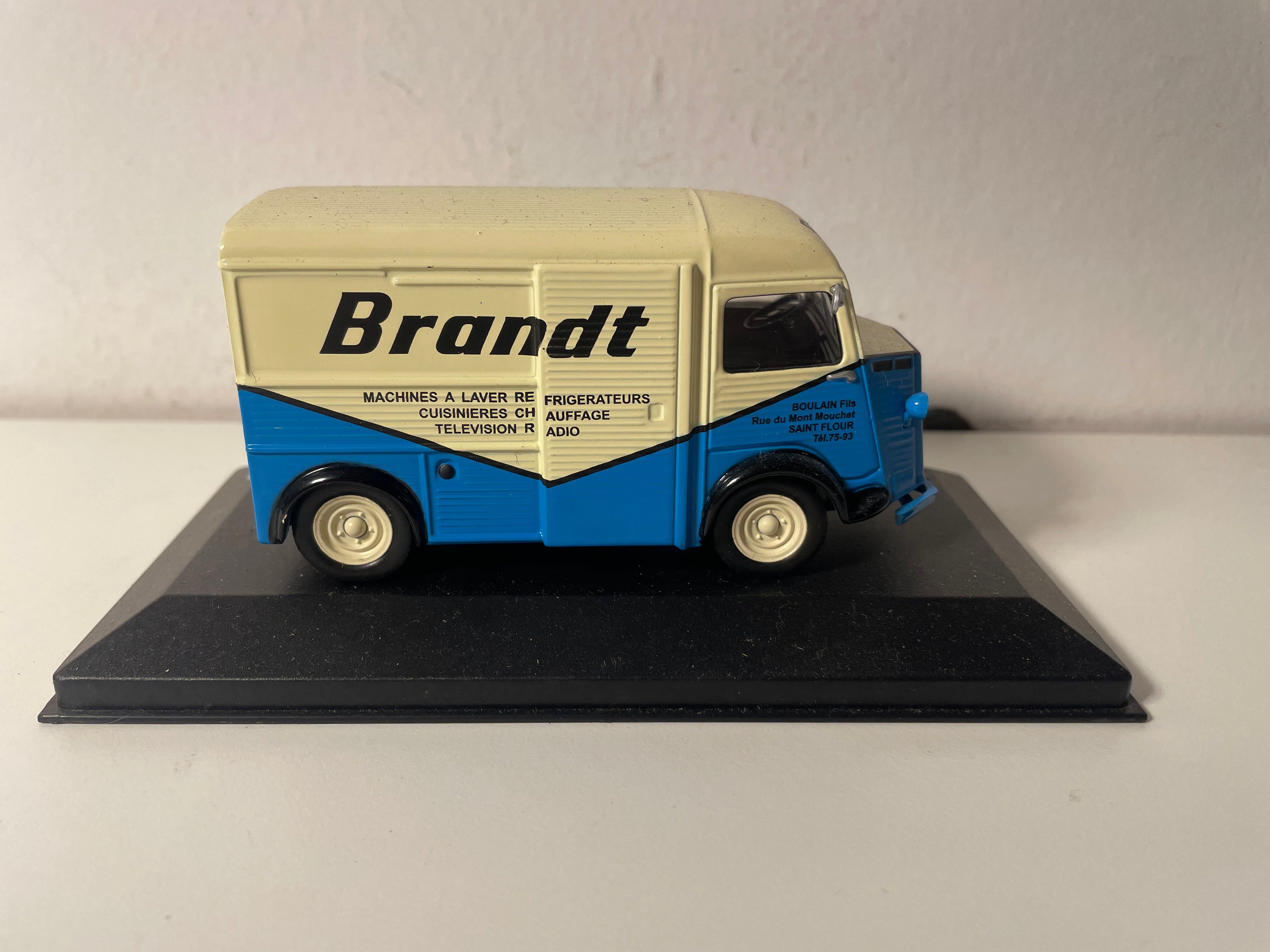 Citroën type H bleu et beige avec publicité BRANDT (véhicule sans protection)