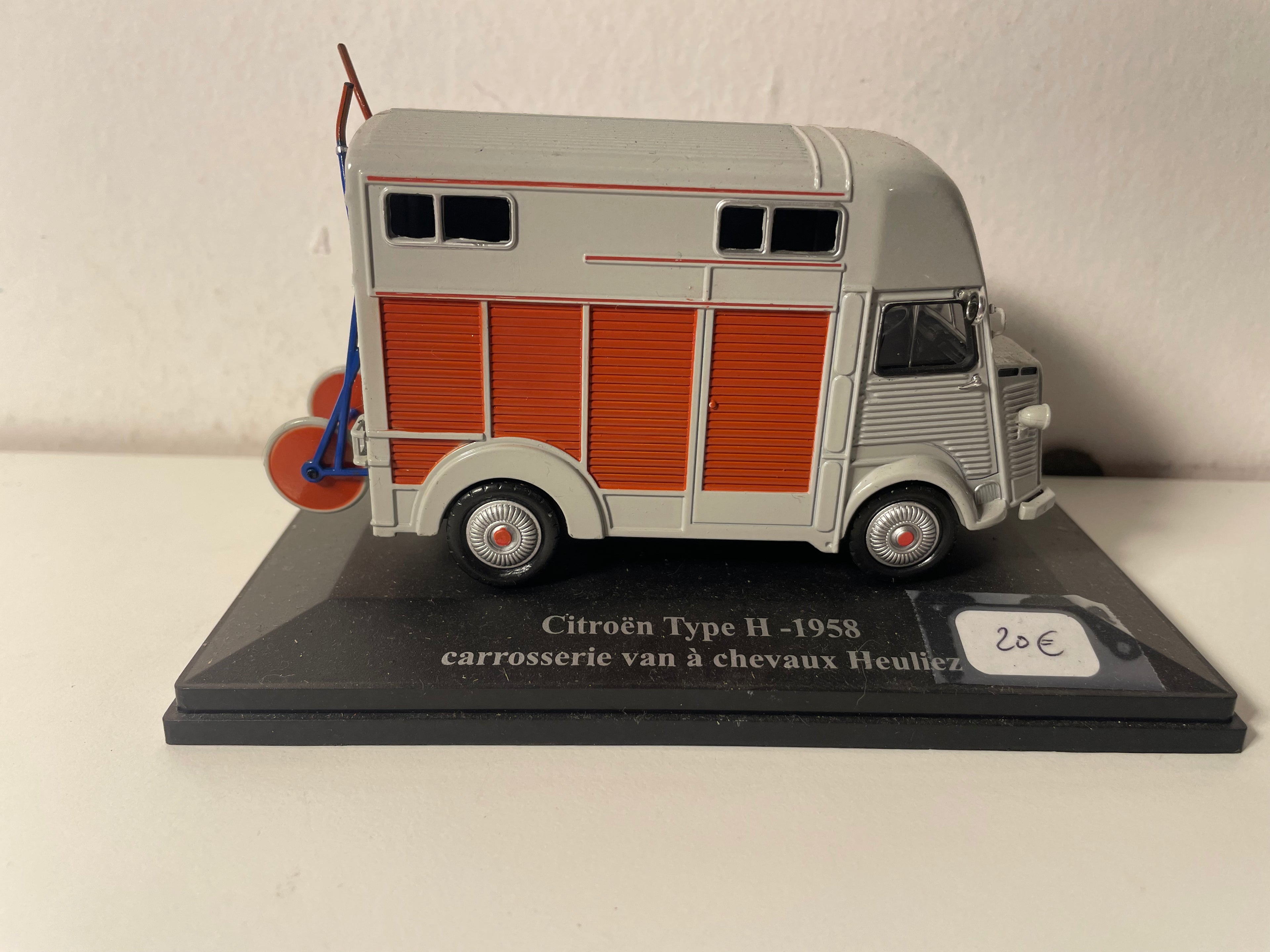 Citroën typ H grof a brong aus 1958 - Frachtcabine fir Paerd Heuliez (Päerd vertragten ohne Schutzen)