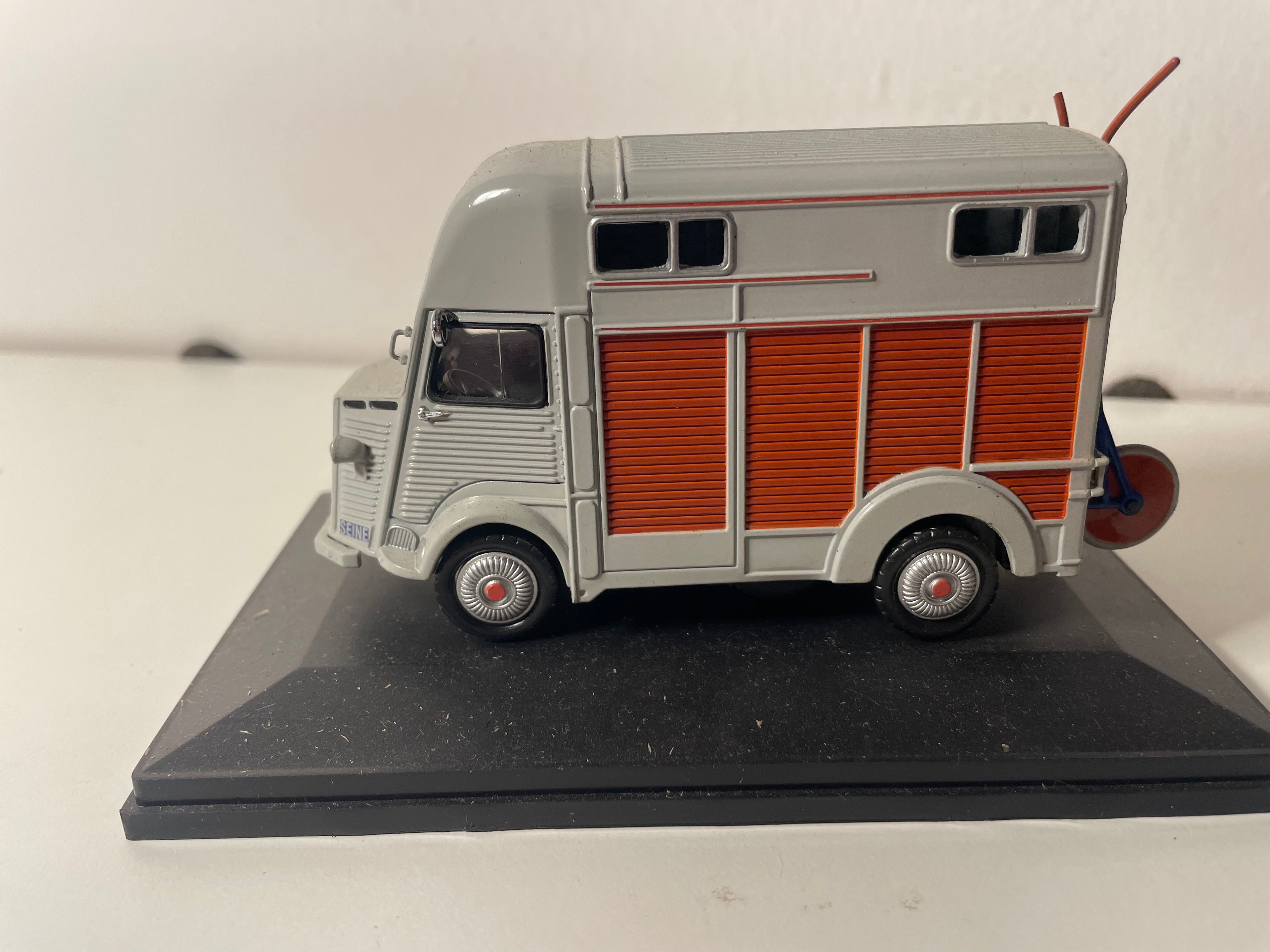 Citroën typ H grof a brong aus 1958 - Frachtcabine fir Paerd Heuliez (Päerd vertragten ohne Schutzen)