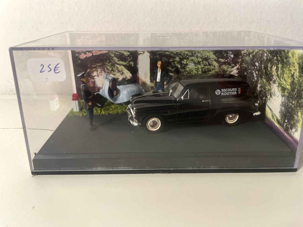 Simca Aronde Messagère nera - La Nazionale 7 - la strada blu