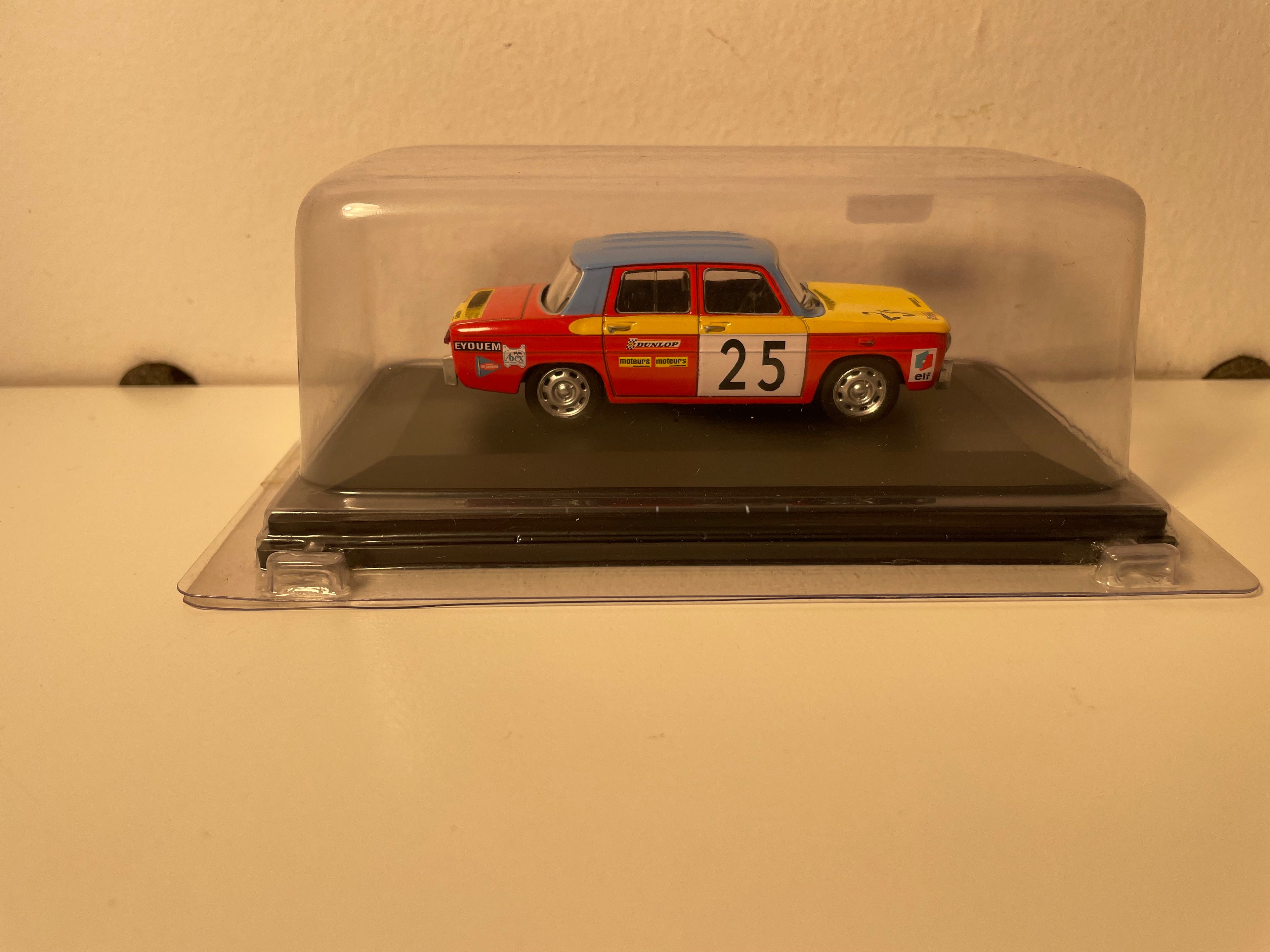 Renault 8 Gordini rout, giel an bloo Nummer 25 - Coupe 1969