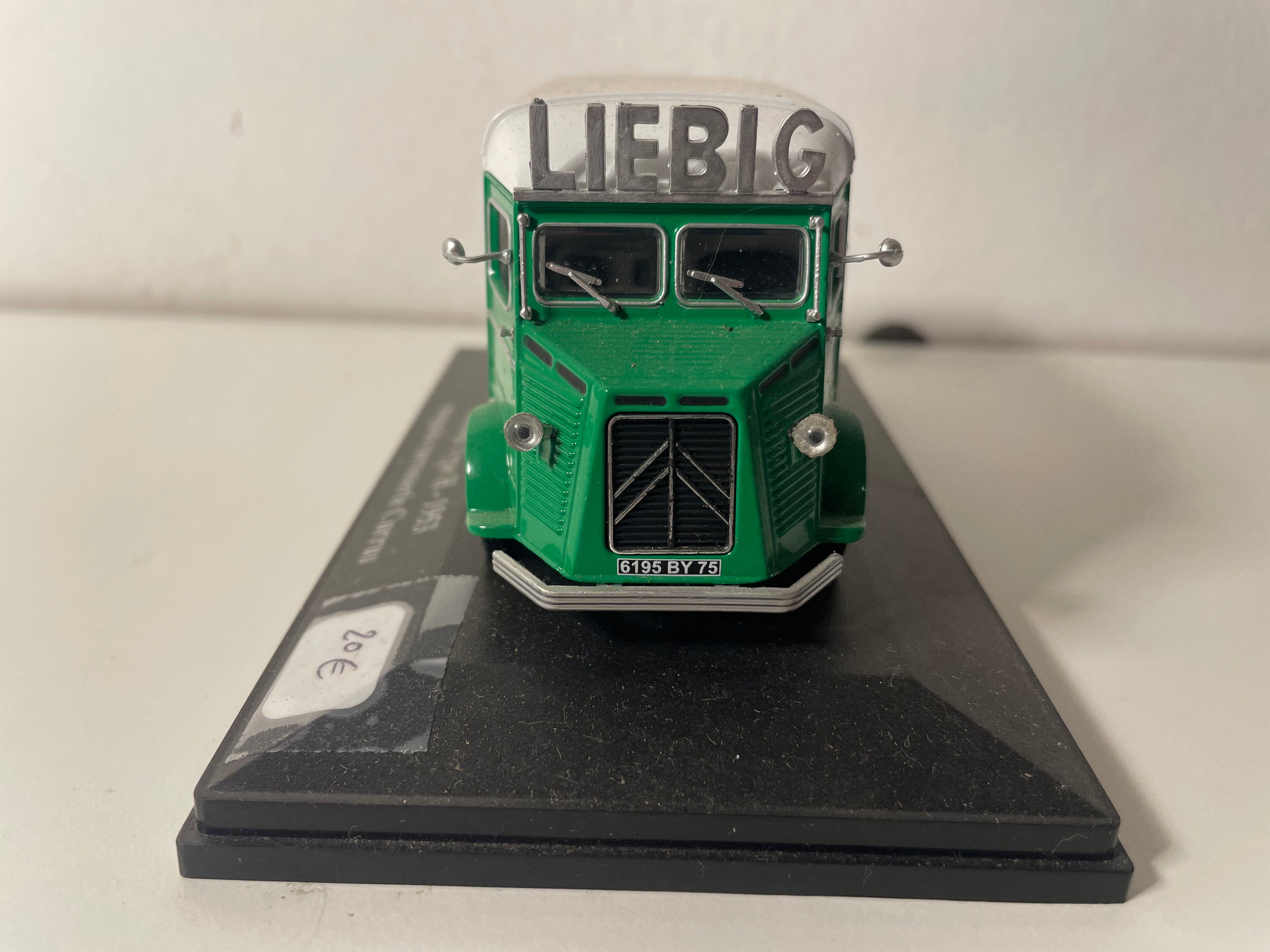 Citroën type H vert et blanc de 1953  carrosserie Currus - avec publicité POTAGES LIEBIG (véhicule sans protection)