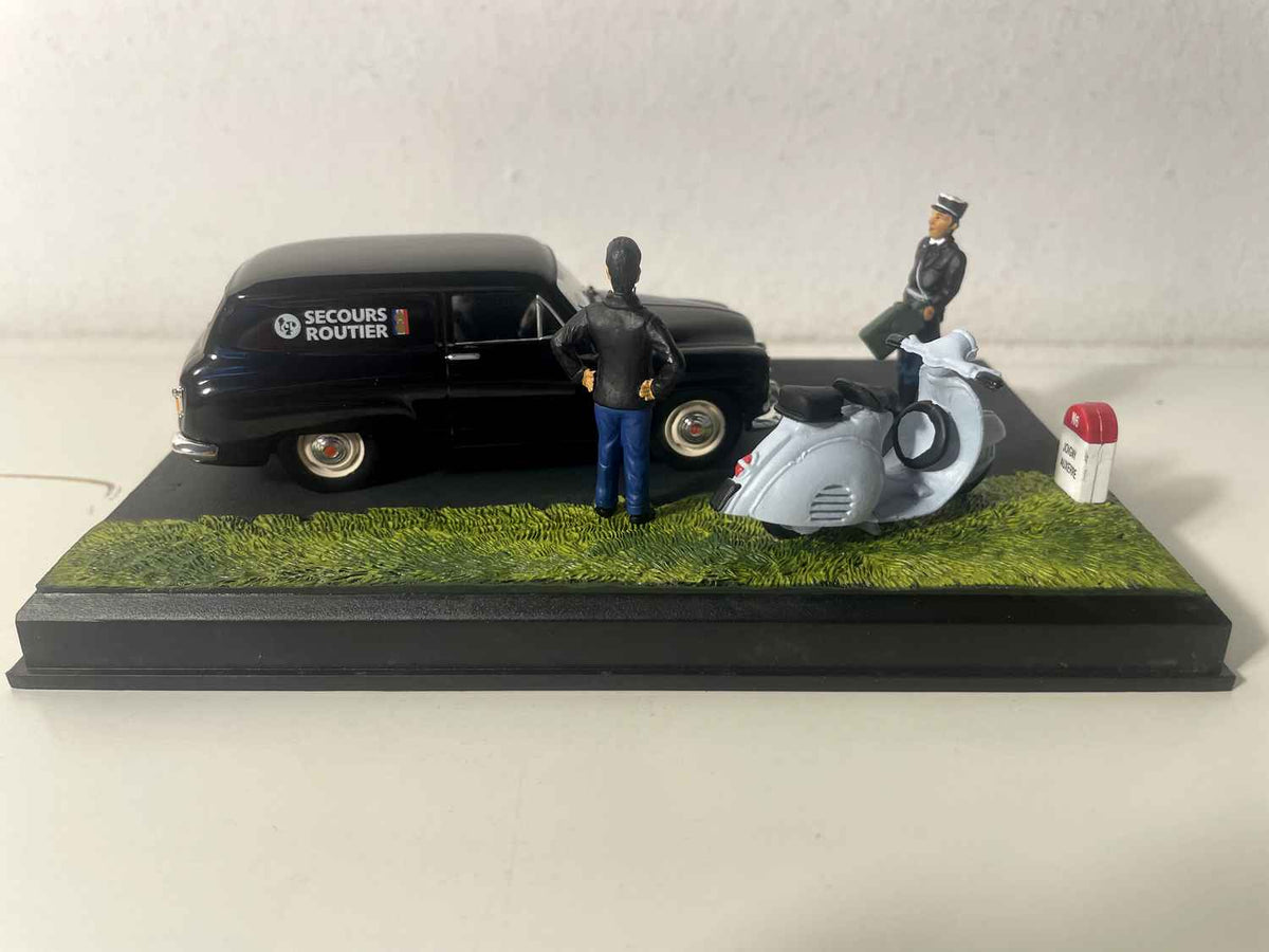 Simca Aronde Messagère nera - La Nazionale 7 - la strada blu