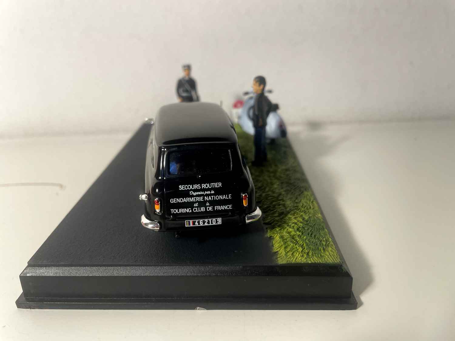 Simca Aronde Messagère nera - La Nazionale 7 - la strada blu
